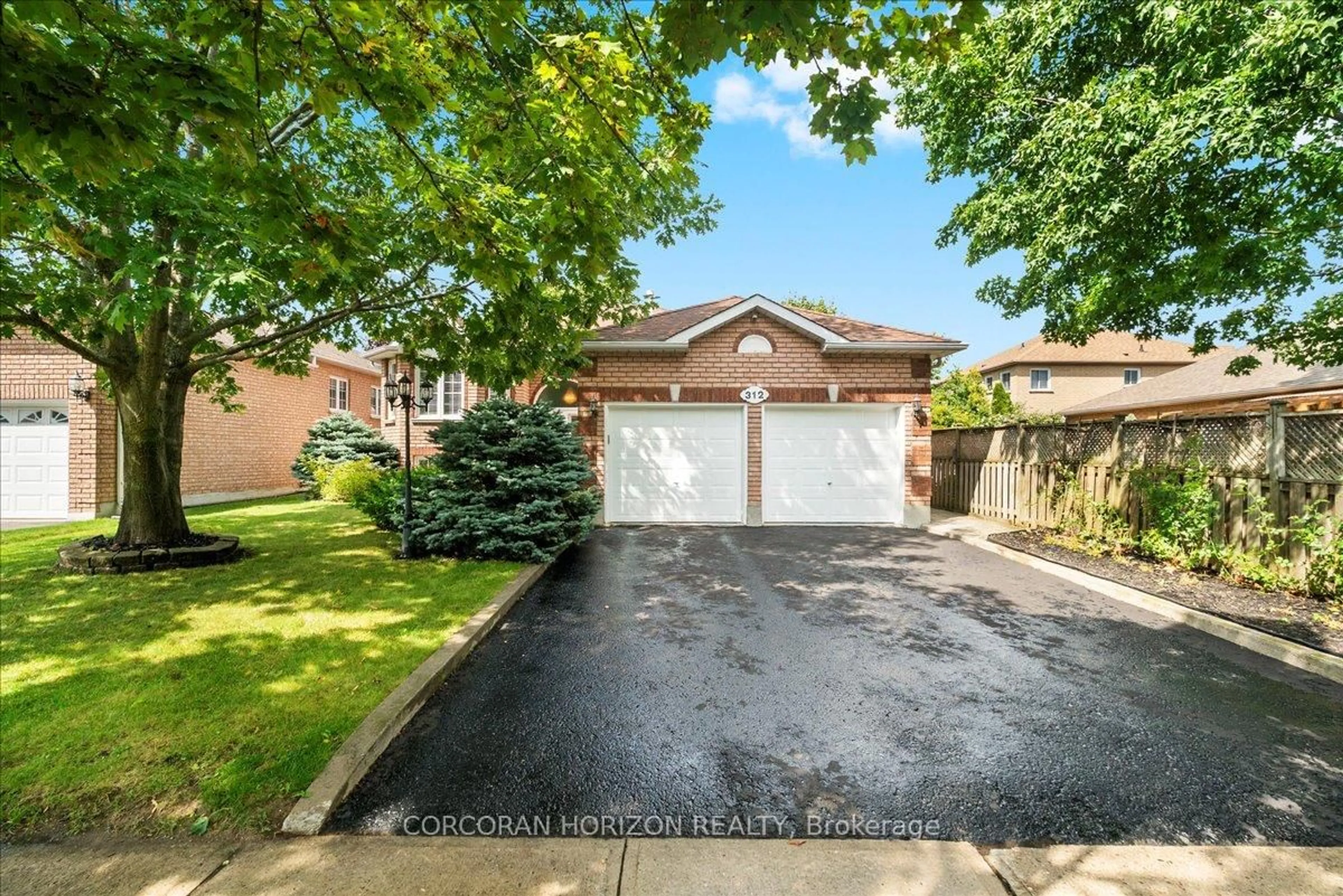 A pic from outside/outdoor area/front of a property/back of a property/a pic from drone, street for 312 Harvie Rd, Barrie Ontario L4N 8H1