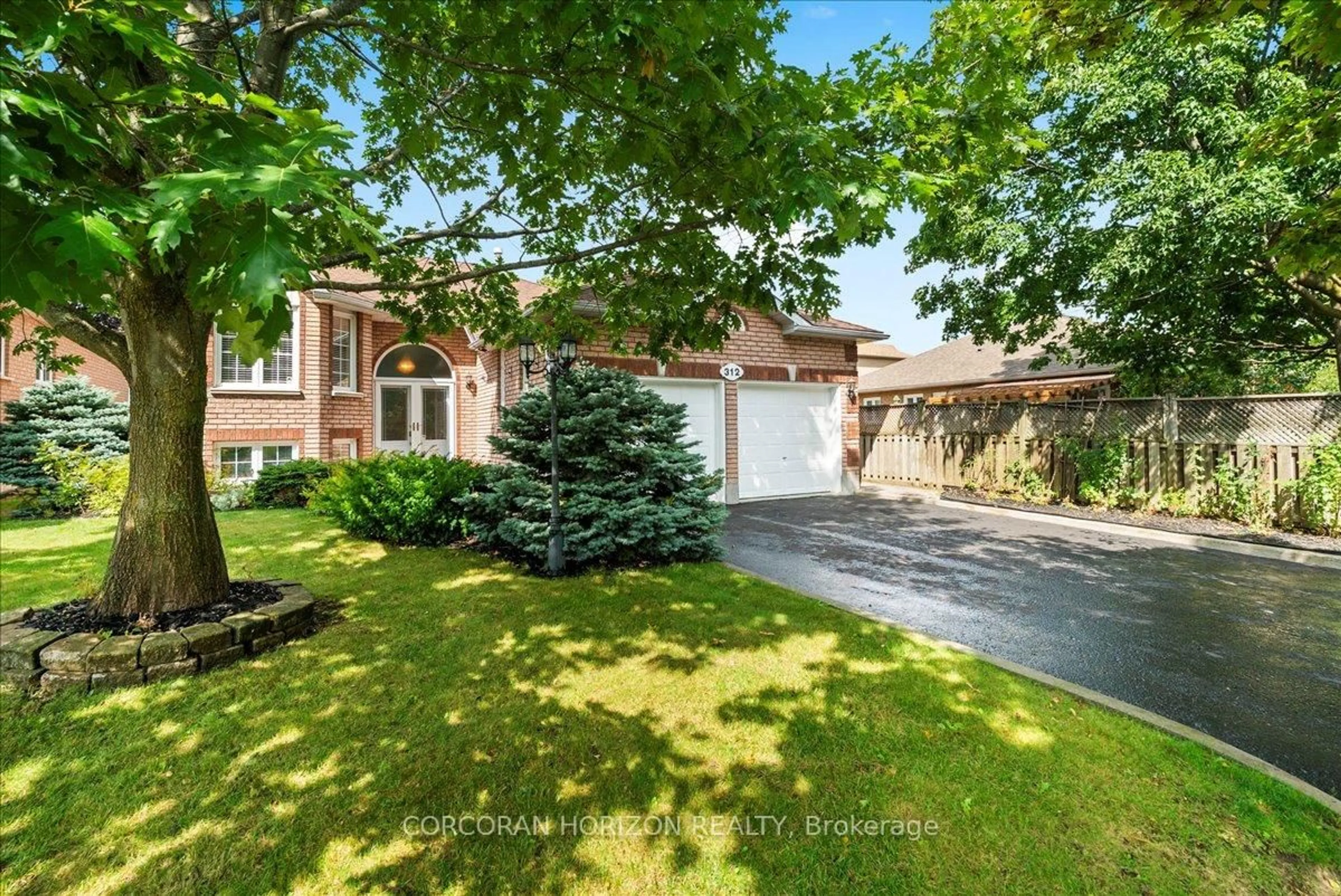 A pic from outside/outdoor area/front of a property/back of a property/a pic from drone, street for 312 Harvie Rd, Barrie Ontario L4N 8H1