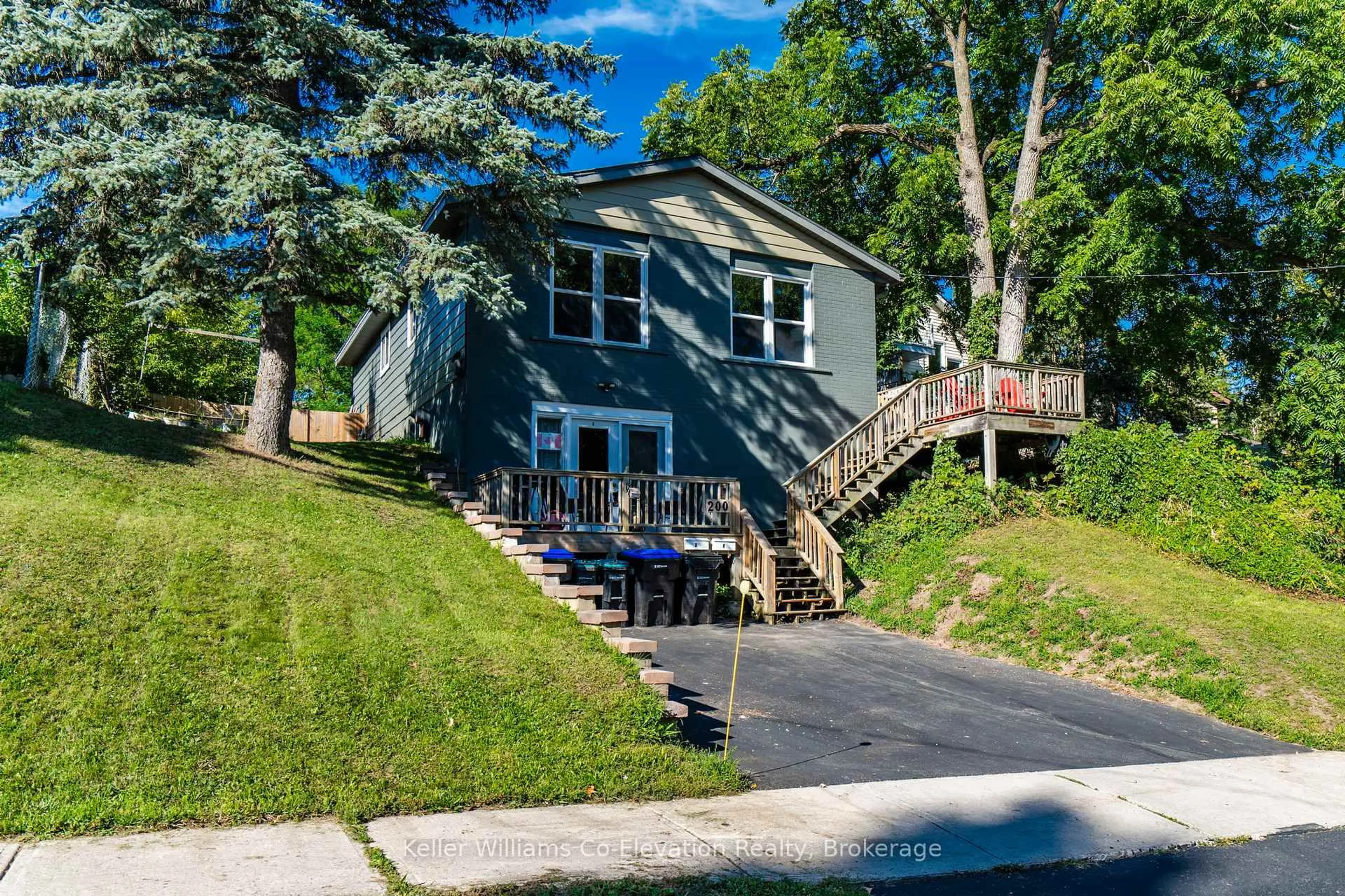 A pic from outside/outdoor area/front of a property/back of a property/a pic from drone, water/lake/river/ocean view for 200 Sixth St, Midland Ontario L4R 3X8