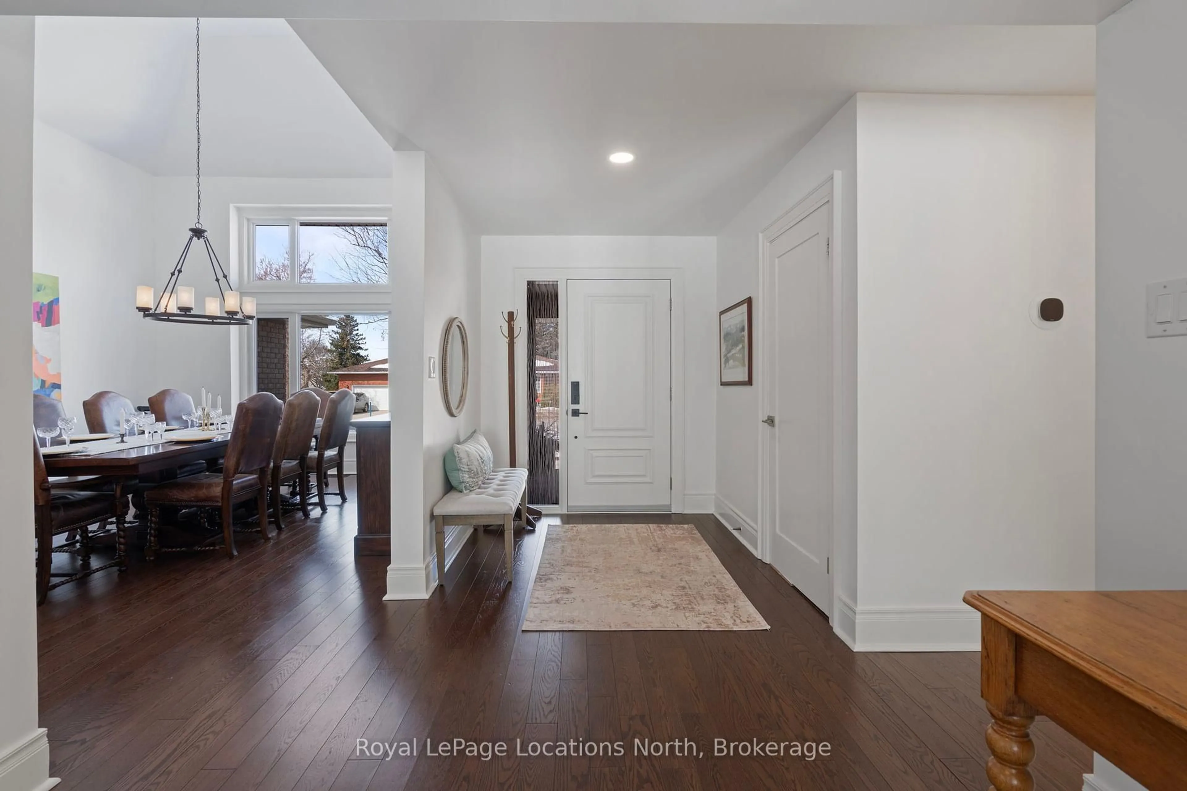 Indoor entryway for 60 Lockhart Rd, Collingwood Ontario L9Y 2L3