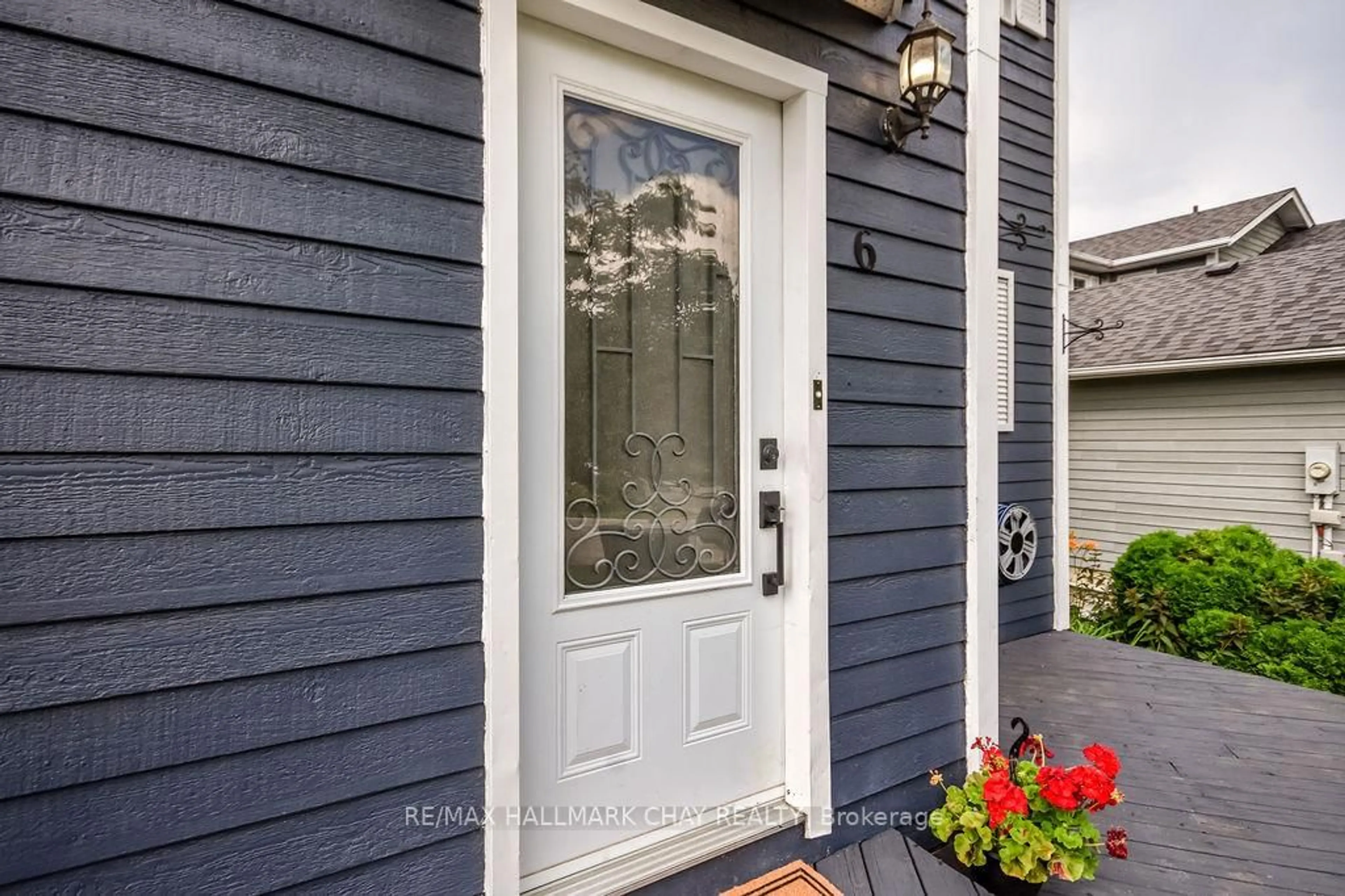 Unknown for 6 James St, Barrie Ontario L4N 6M4