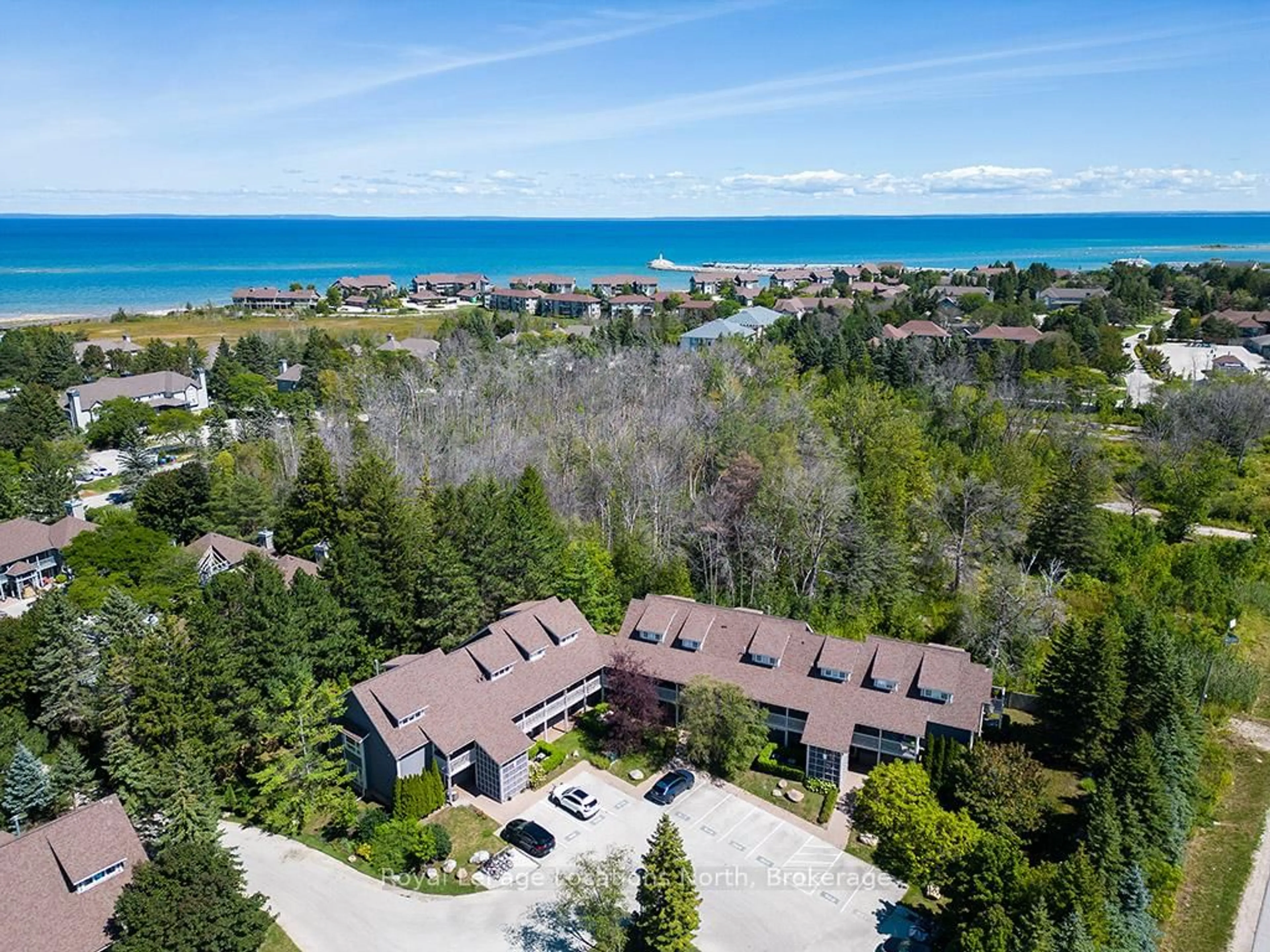 A pic from outside/outdoor area/front of a property/back of a property/a pic from drone, water/lake/river/ocean view for 918 Cedar Pointe Crt, Collingwood Ontario L9Y 5C7