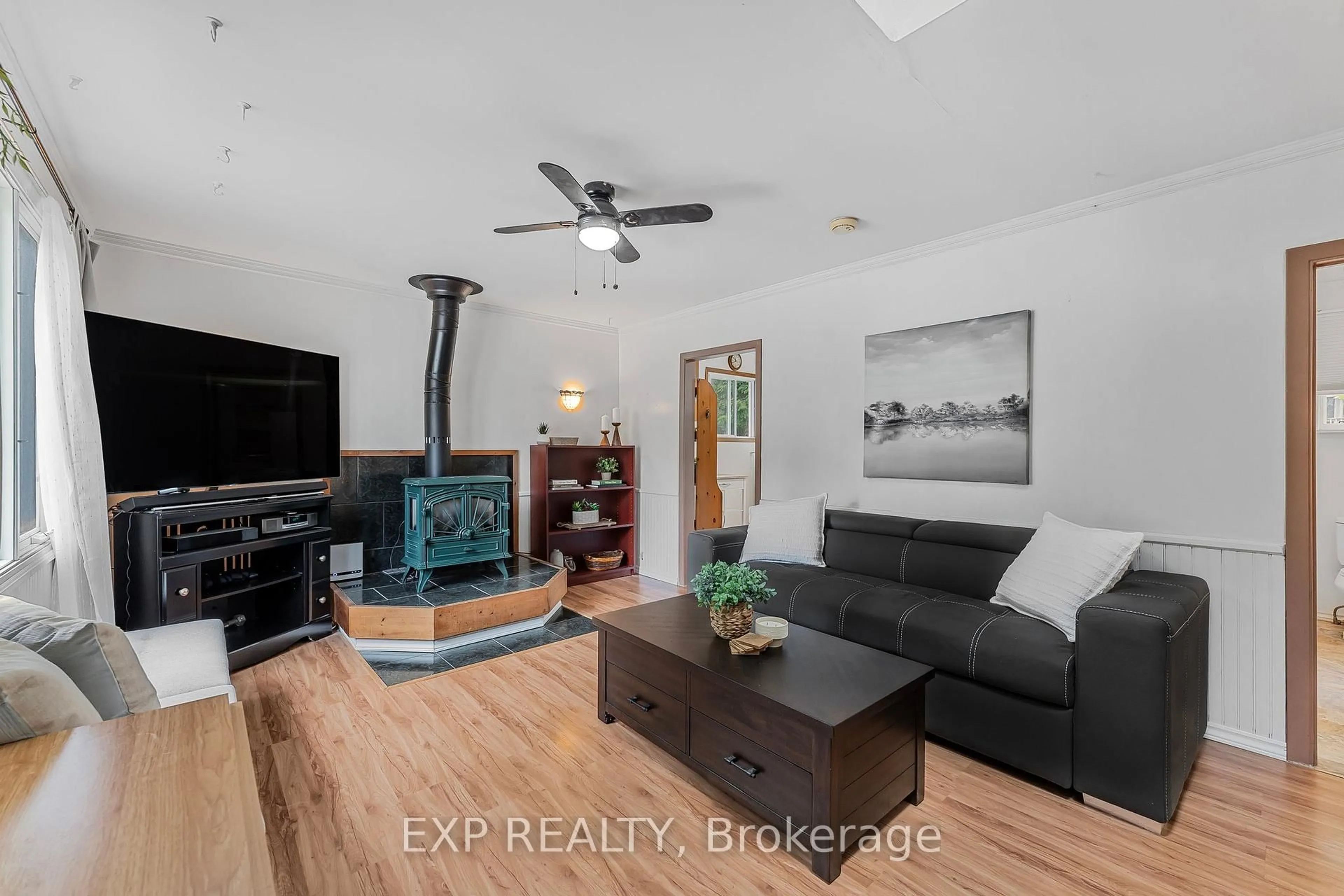 Living room with furniture, unknown for 43 68th St, Wasaga Beach Ontario L9Z 1Y1