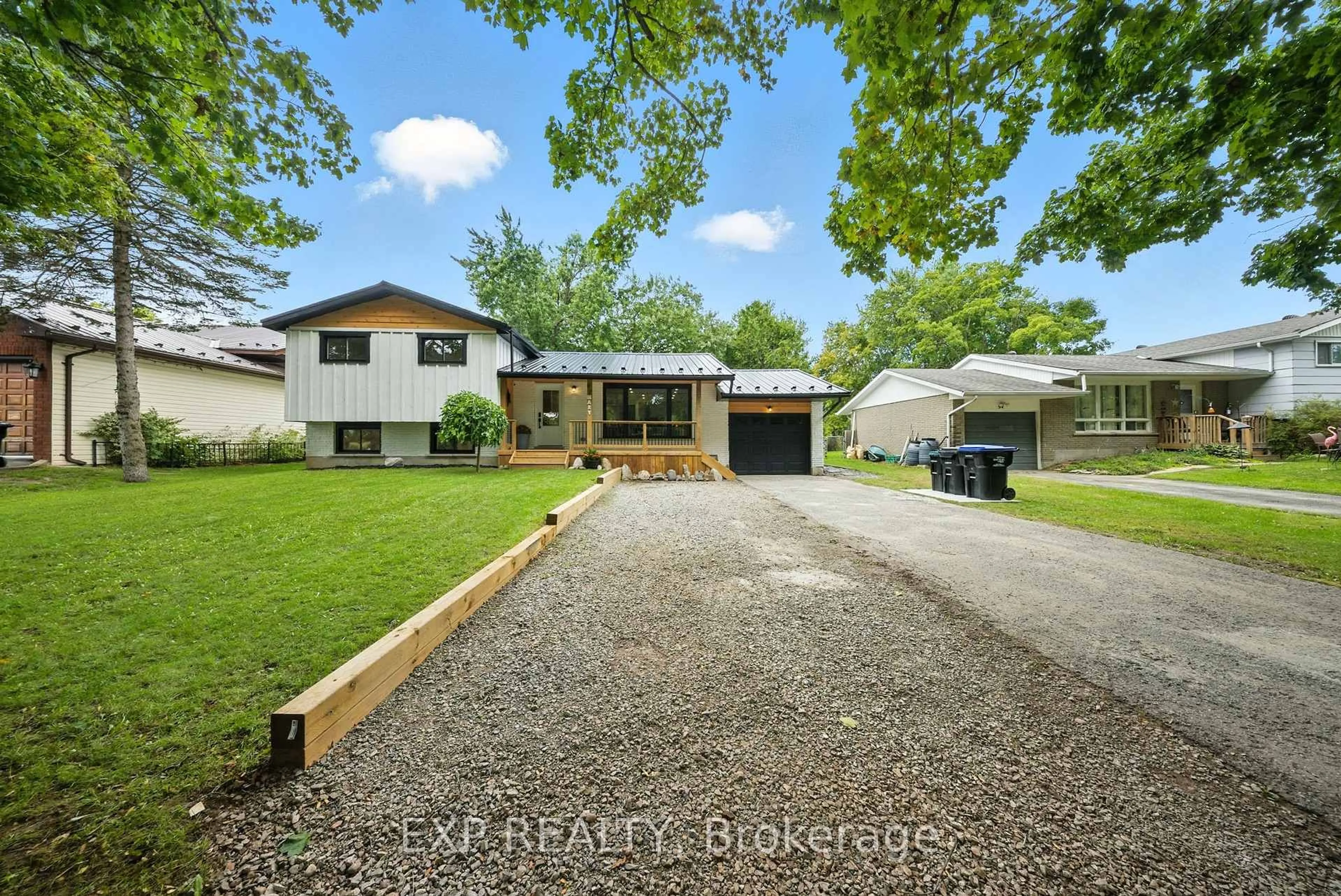 A pic from outside/outdoor area/front of a property/back of a property/a pic from drone, street for 92 Mary St, Clearview Ontario L0M 1G0