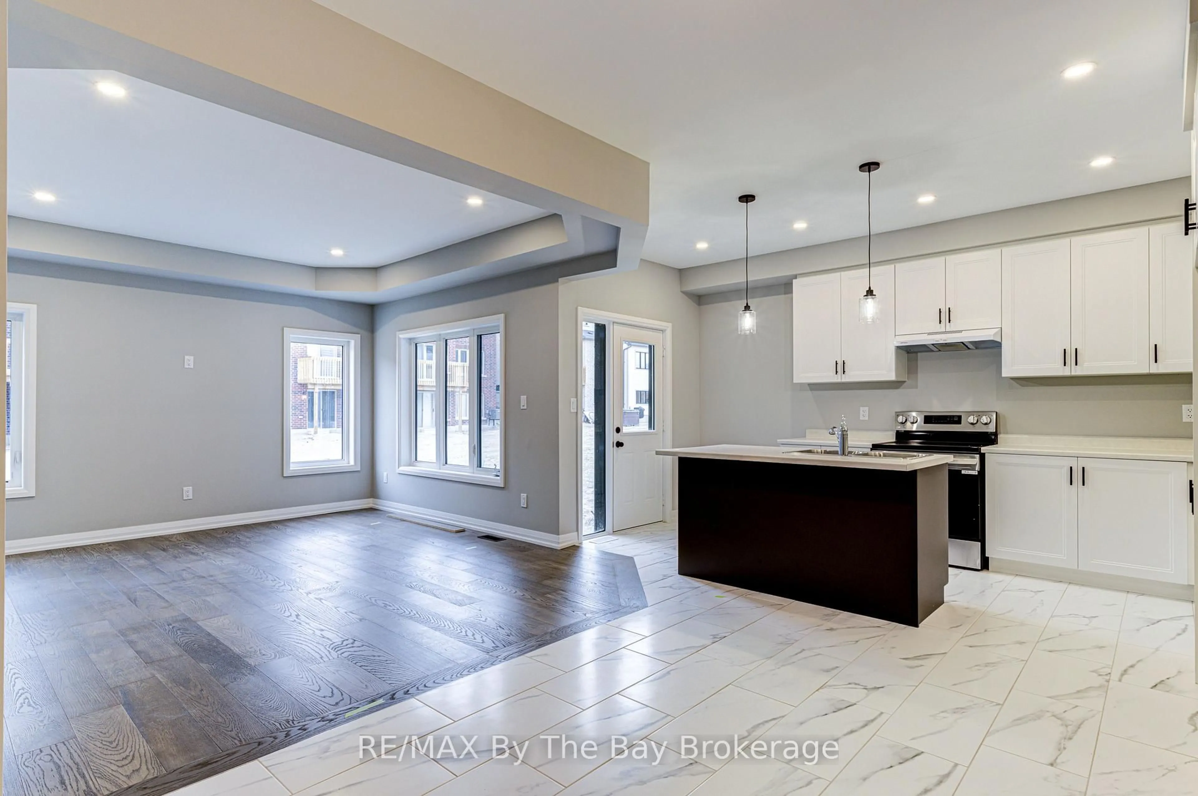 Open concept kitchen, unknown for 61 Federica Cres, Wasaga Beach Ontario L9Z 0N5