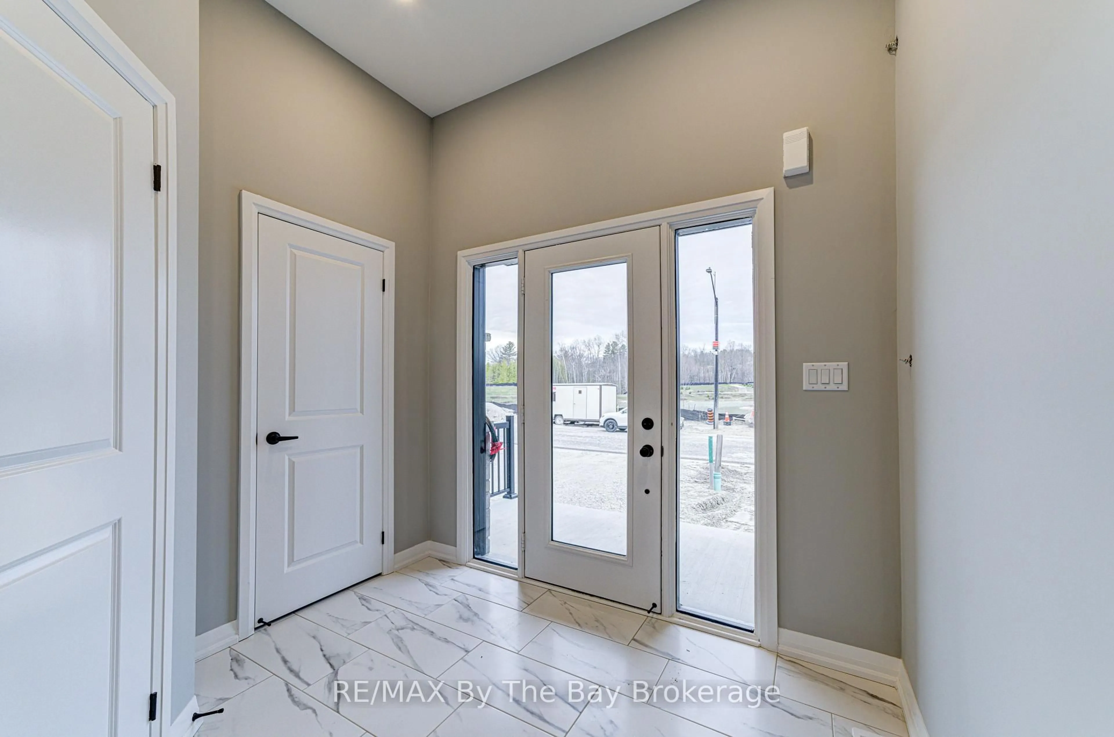 Indoor entryway for 61 Federica Cres, Wasaga Beach Ontario L9Z 0N5