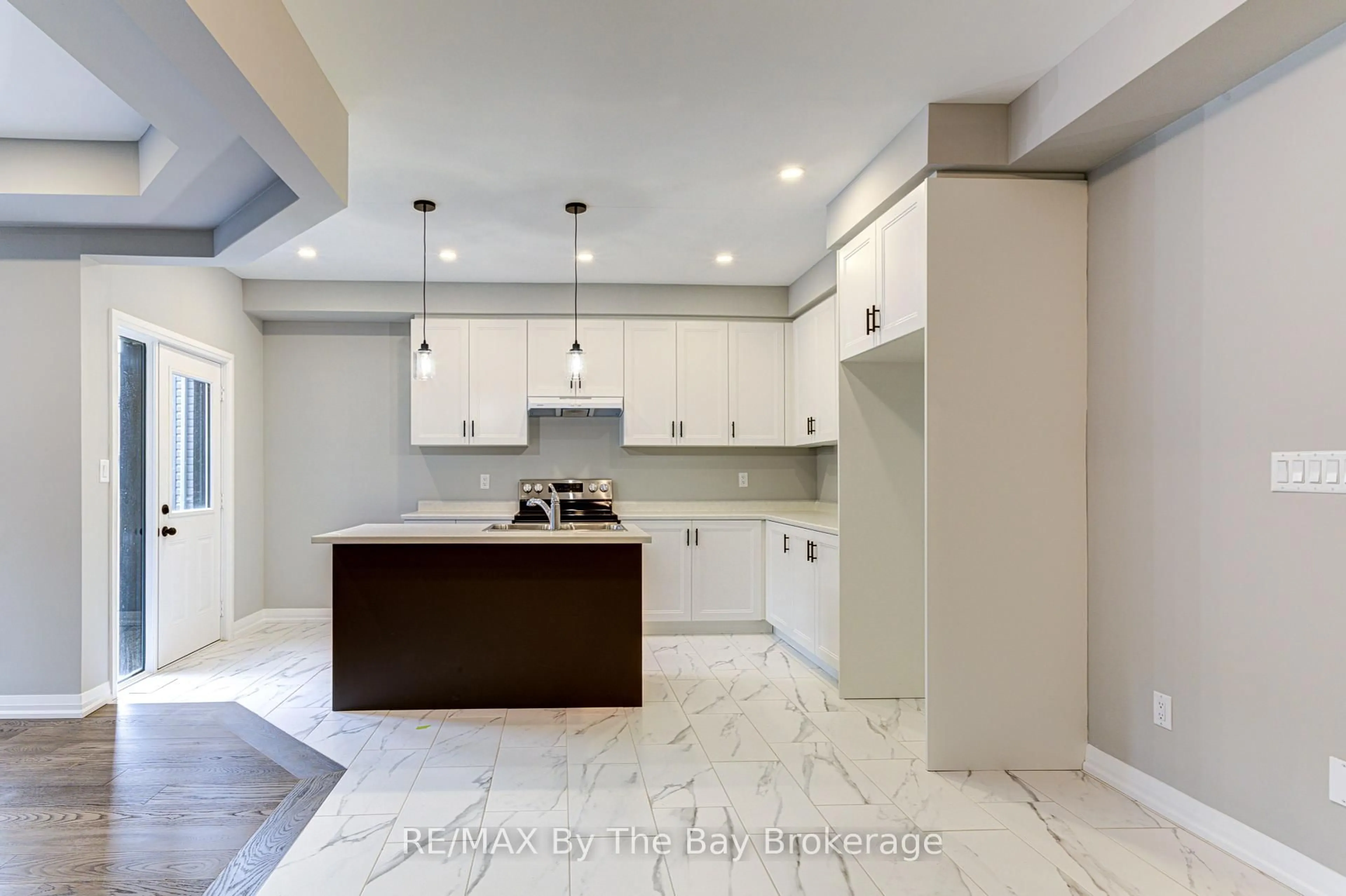 Open concept kitchen, ceramic/tile floor for 61 Federica Cres, Wasaga Beach Ontario L9Z 0N5