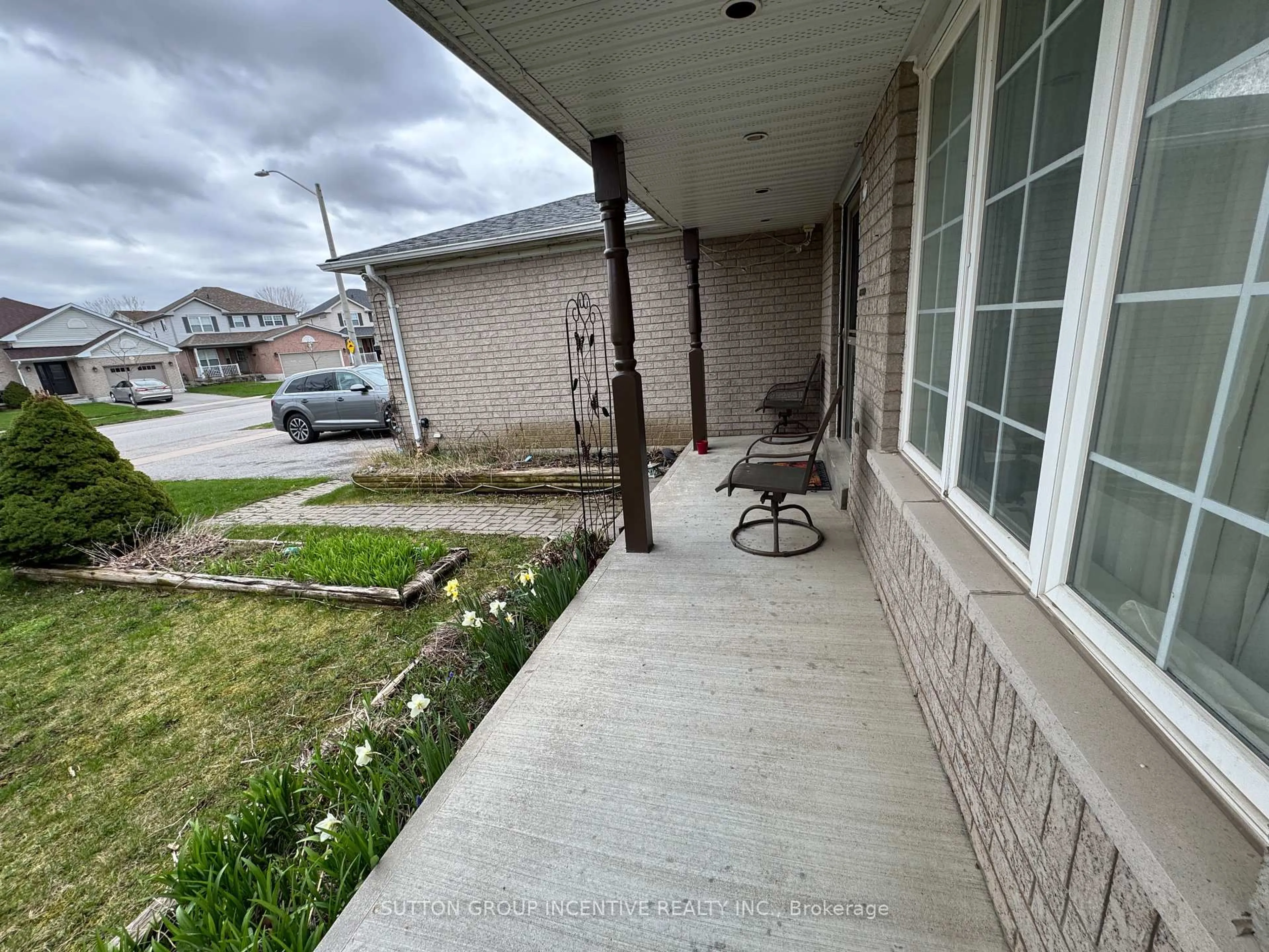Patio, street for 30 Country Lane, Barrie Ontario L4N 0E8