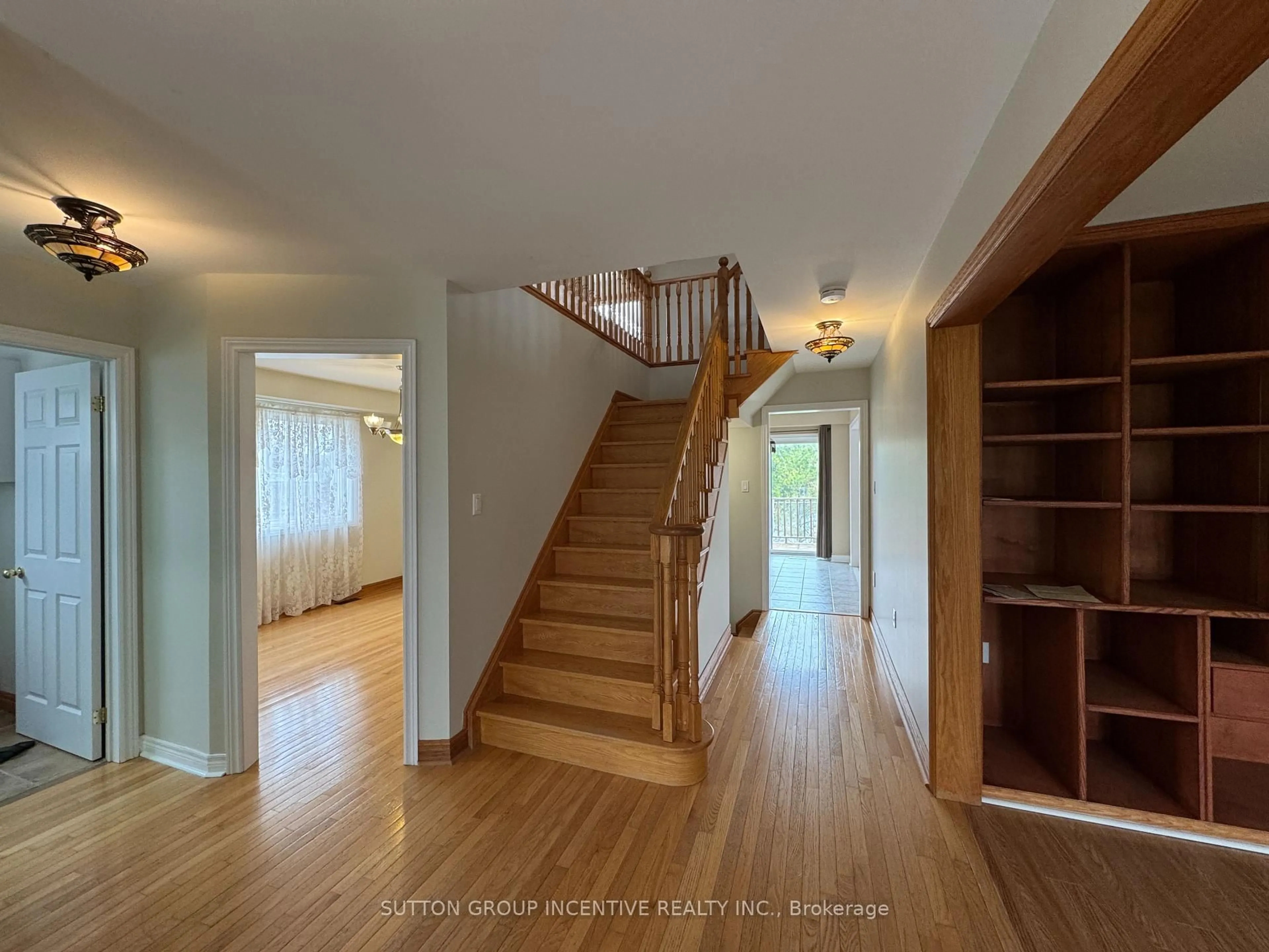 Unknown for 30 Country Lane, Barrie Ontario L4N 0E8