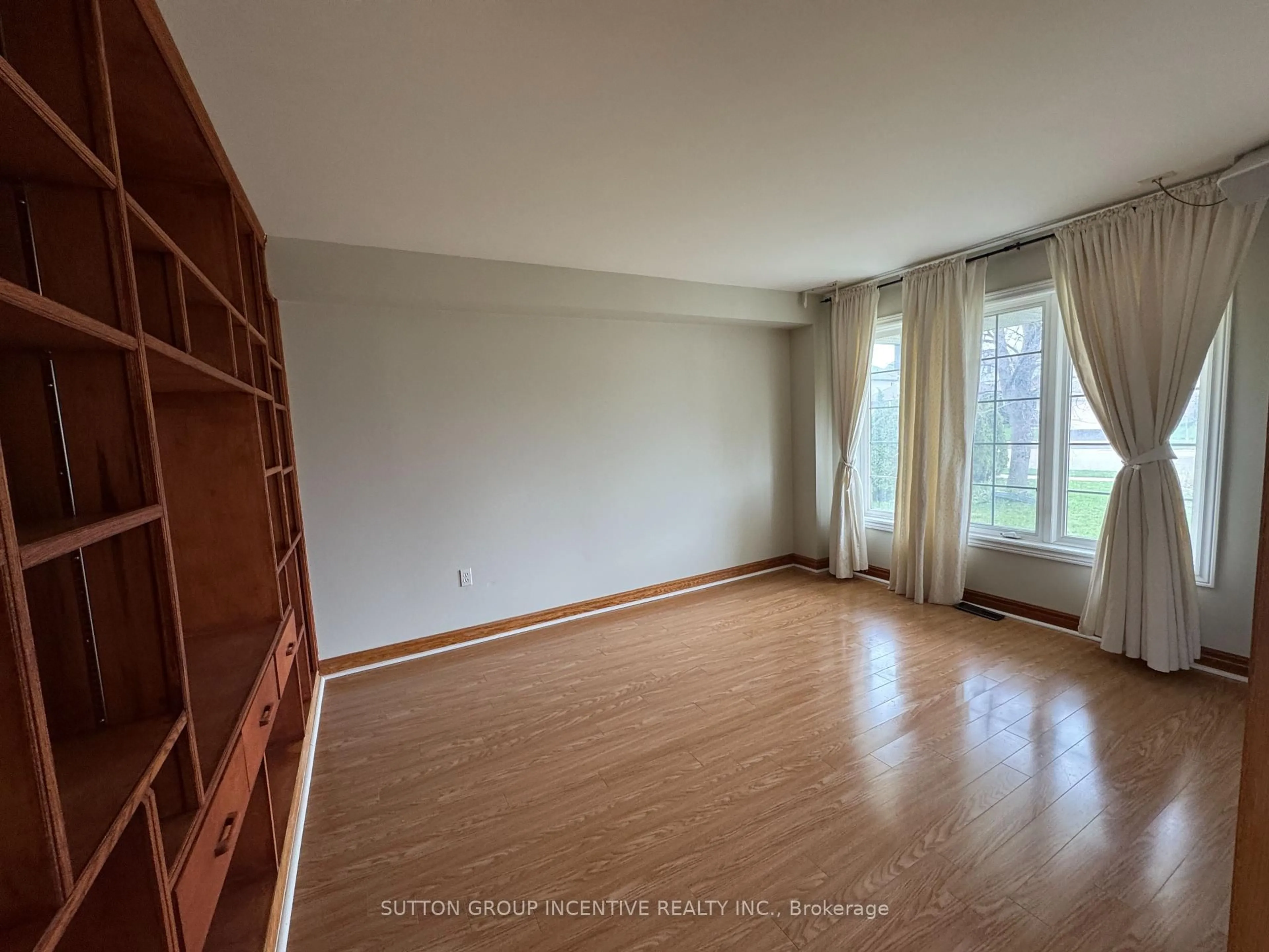 A pic of a room for 30 Country Lane, Barrie Ontario L4N 0E8