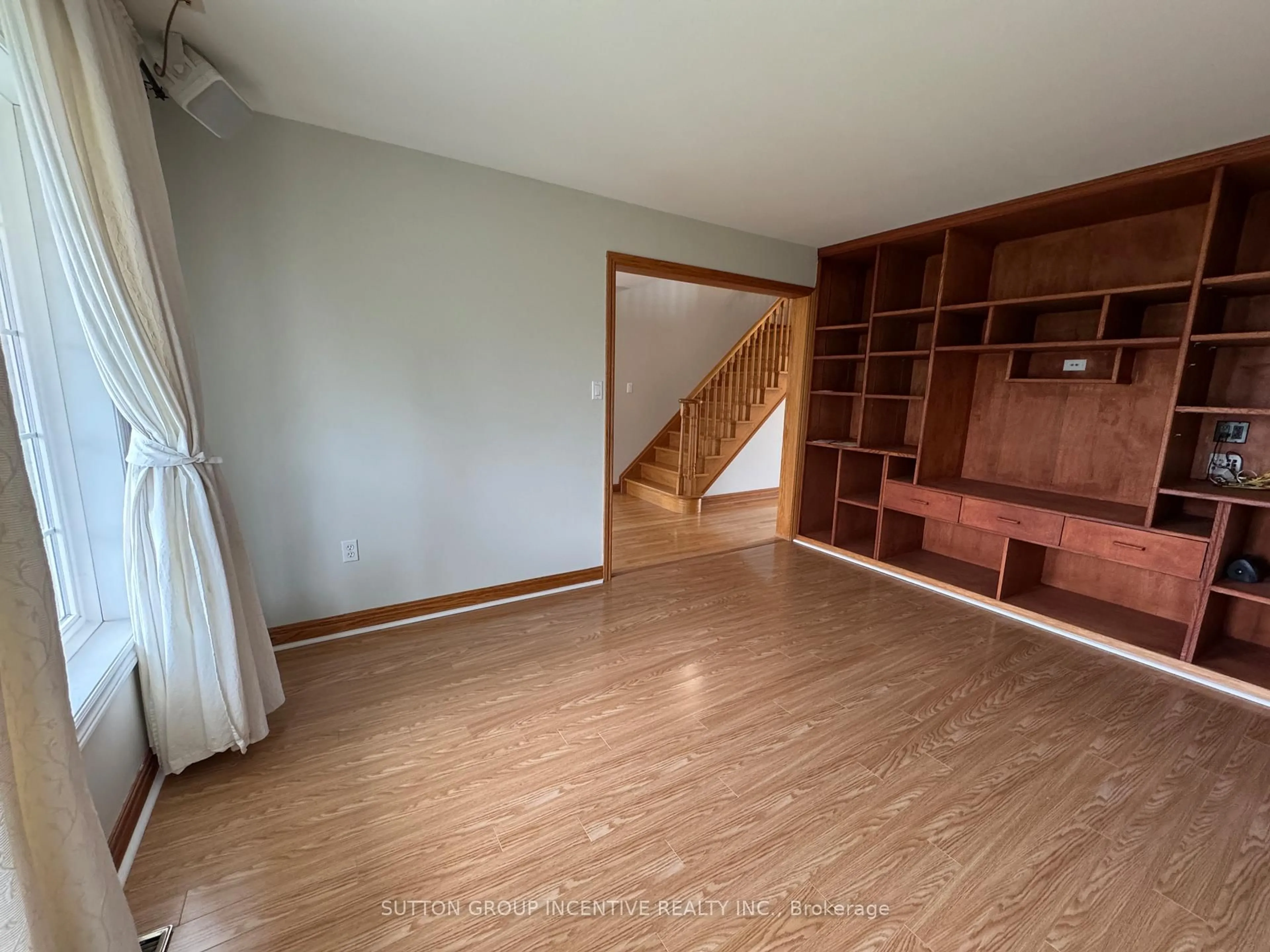 A pic of a room for 30 Country Lane, Barrie Ontario L4N 0E8