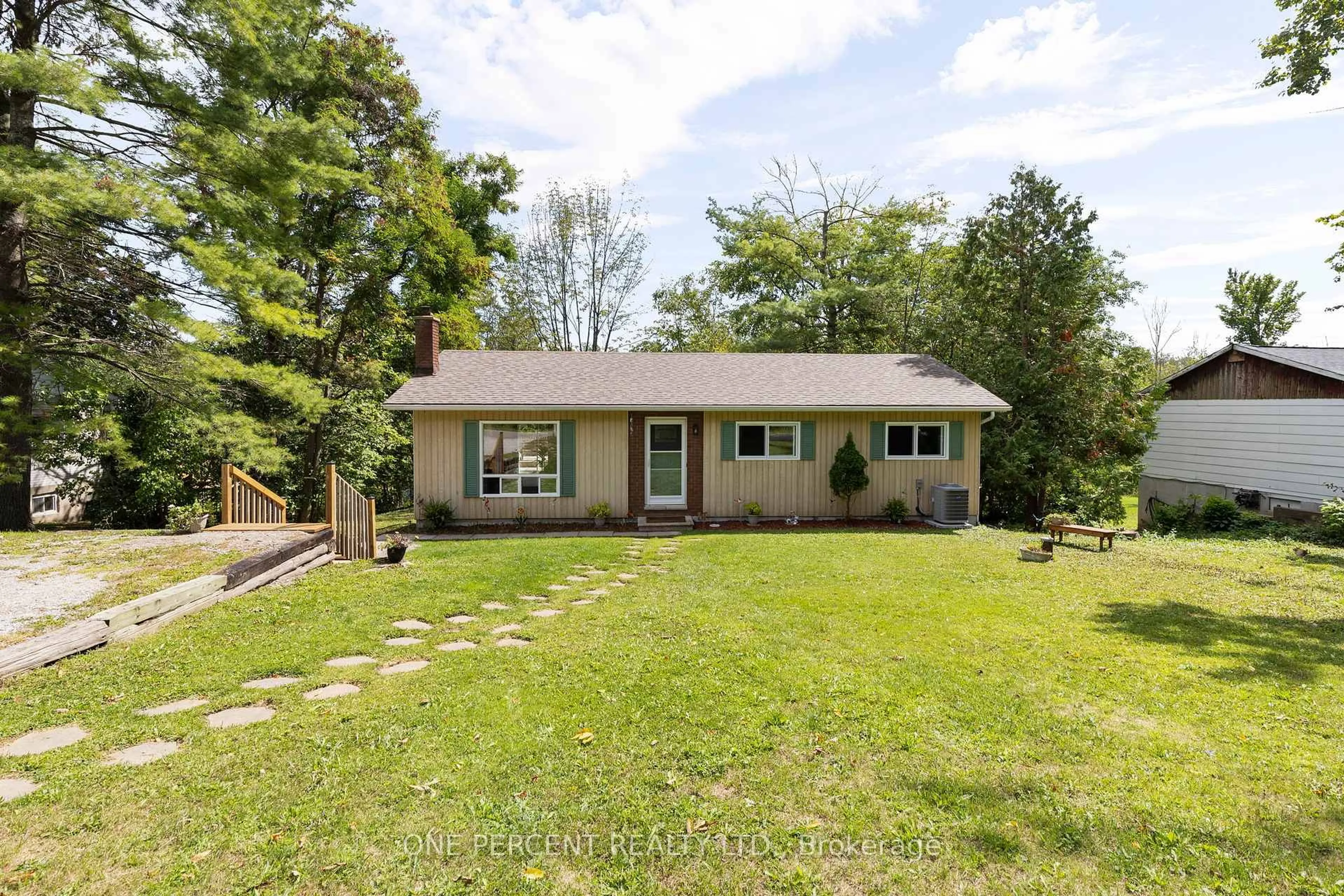 A pic from outside/outdoor area/front of a property/back of a property/a pic from drone, street for 4297 Huronia Rd, Severn Ontario L3V 0G6