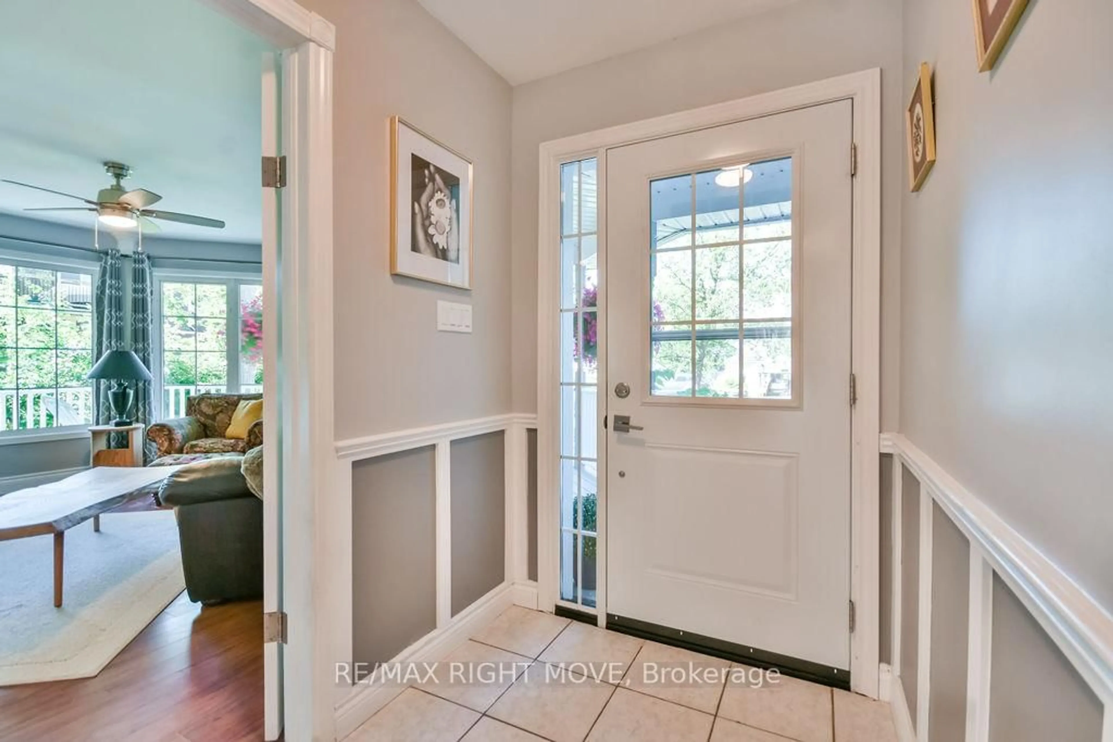 Indoor entryway for 7141 Beach Dr, Ramara Ontario L0K 2B0