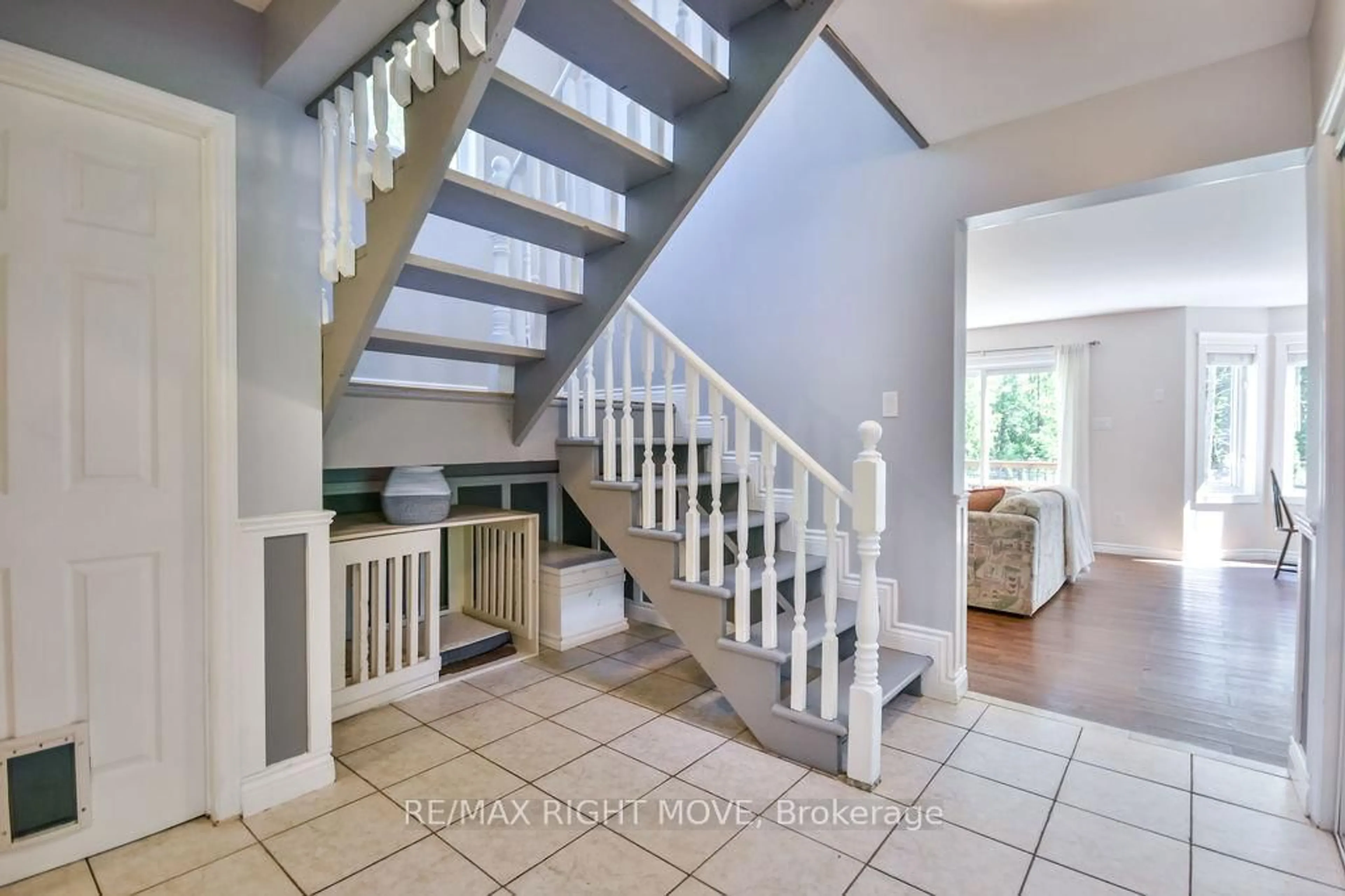 Stairs for 7141 Beach Dr, Ramara Ontario L0K 2B0