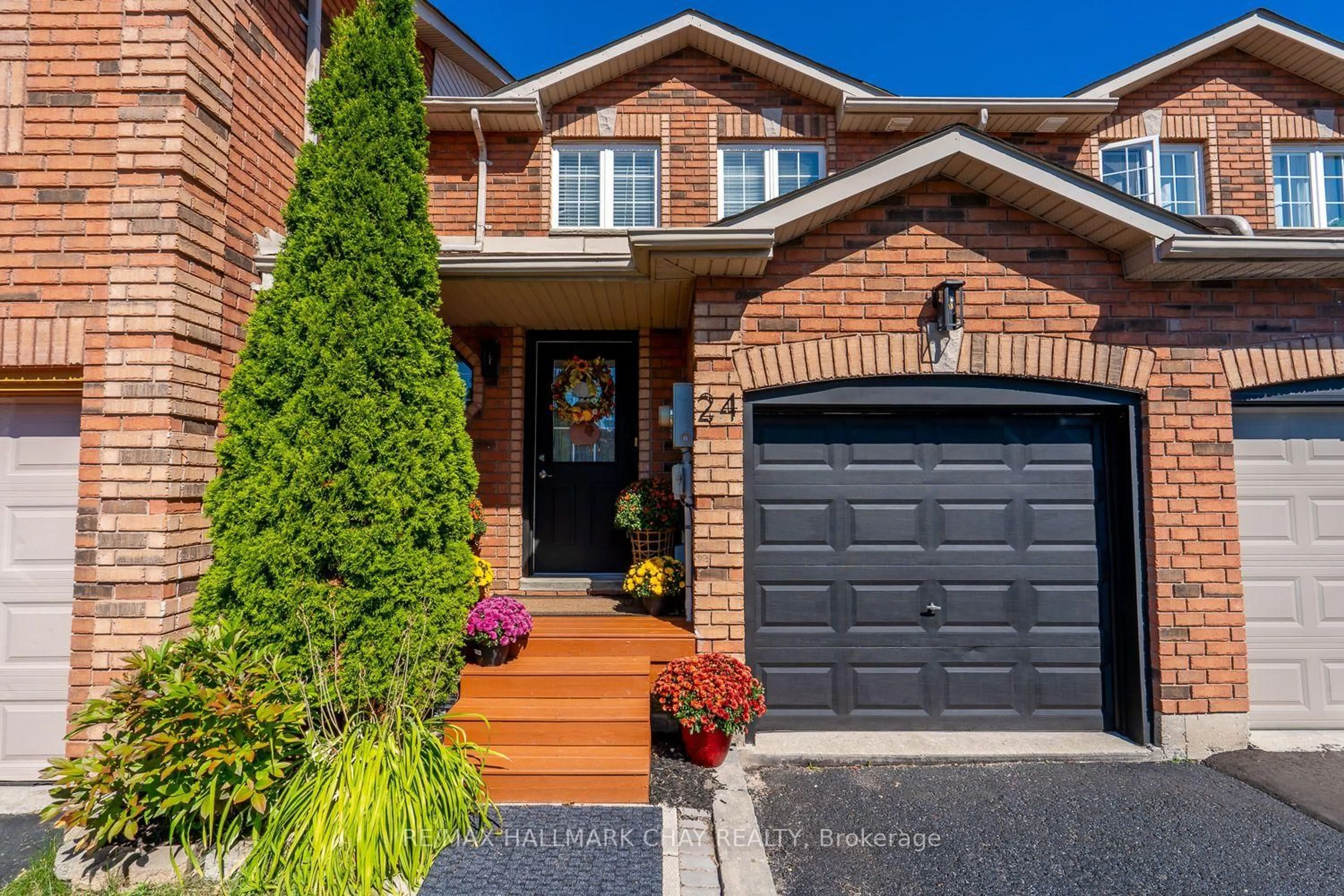 Home with brick exterior material, street for 24 Bibby Crt, Barrie Ontario L4N 8T5