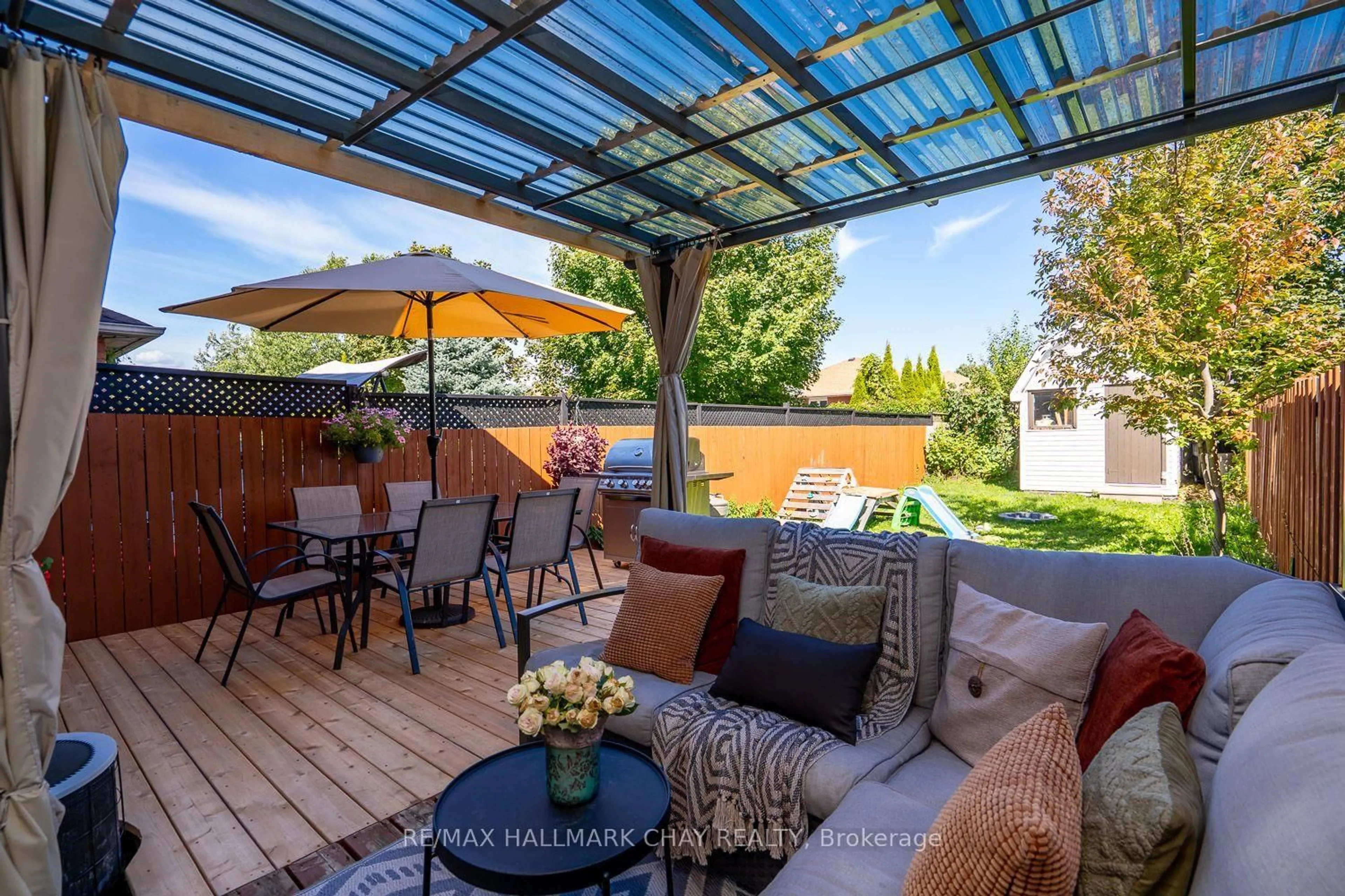 Patio, water/lake/river/ocean view for 24 Bibby Crt, Barrie Ontario L4N 8T5