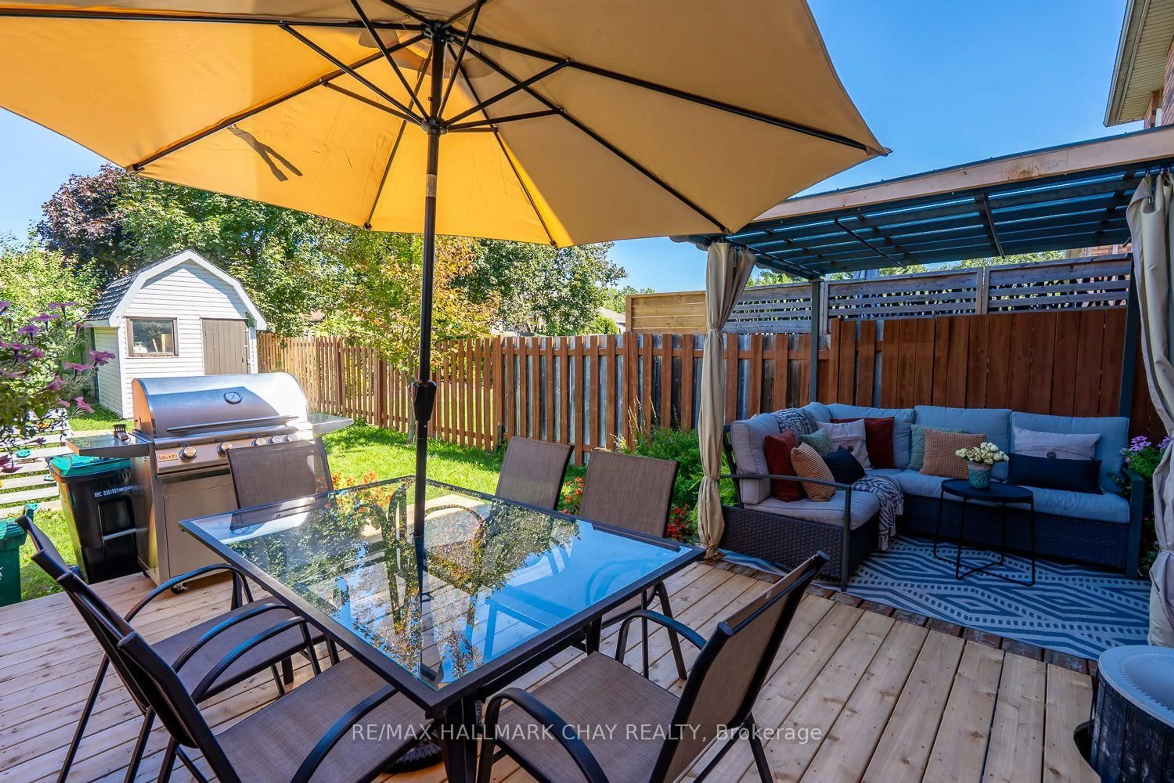 Patio, street for 24 Bibby Crt, Barrie Ontario L4N 8T5