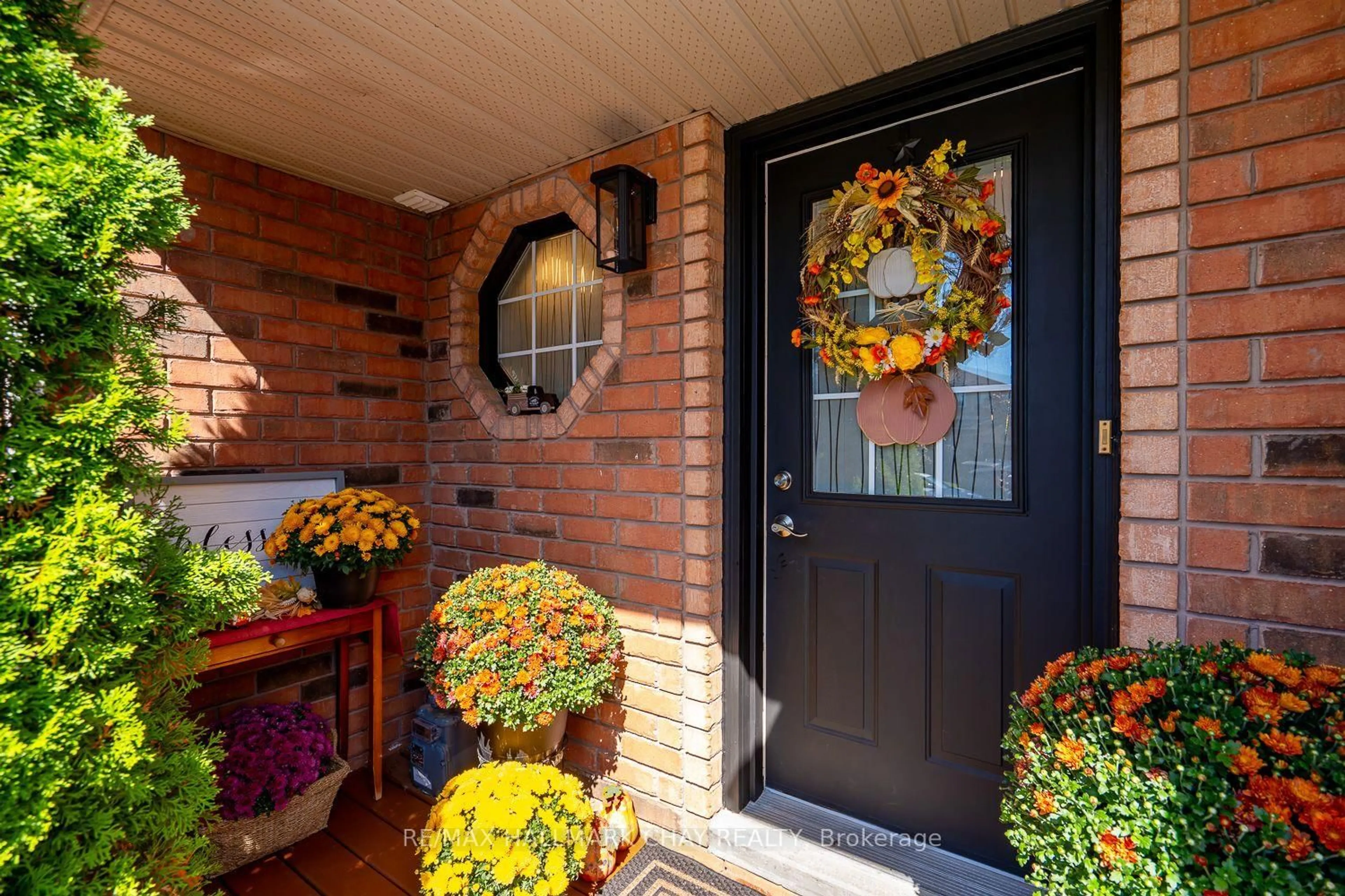 Indoor entryway for 24 Bibby Crt, Barrie Ontario L4N 8T5
