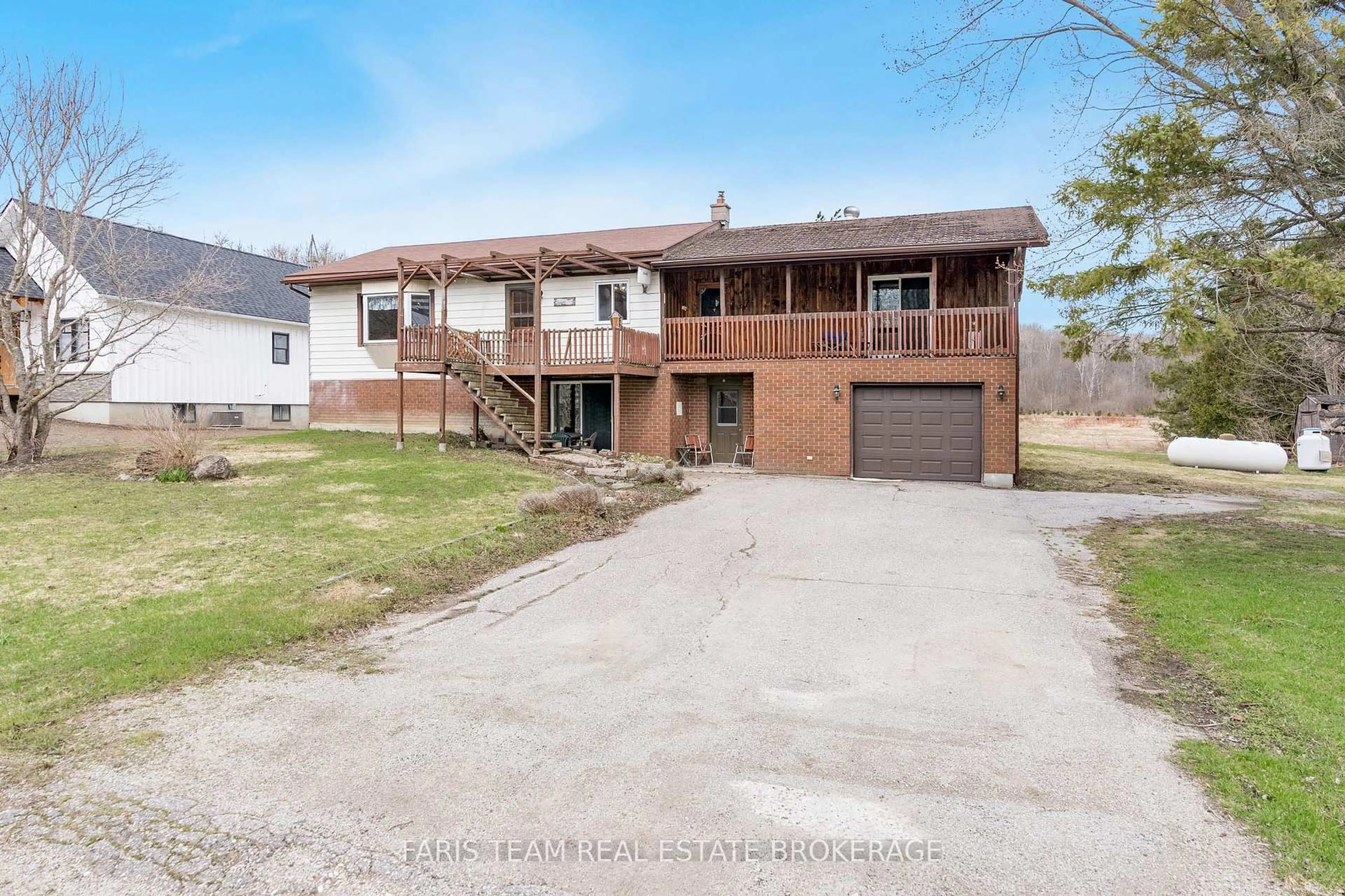 A pic from outside/outdoor area/front of a property/back of a property/a pic from drone, unknown for 3410 Reservoir Rd, Severn Ontario L0K 1E0