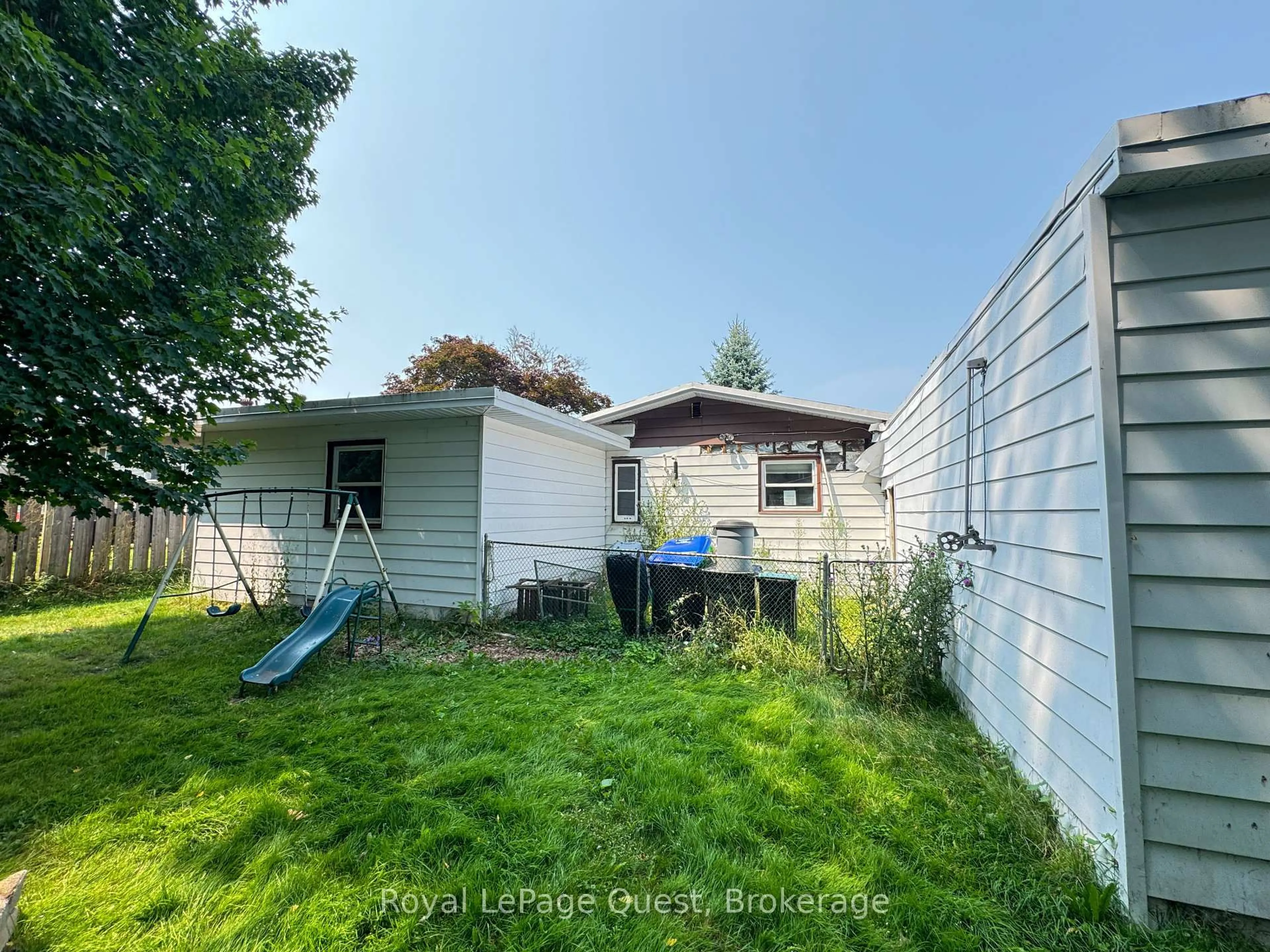 Shed for 231 Barnett Ave, Midland Ontario L4R 1N2