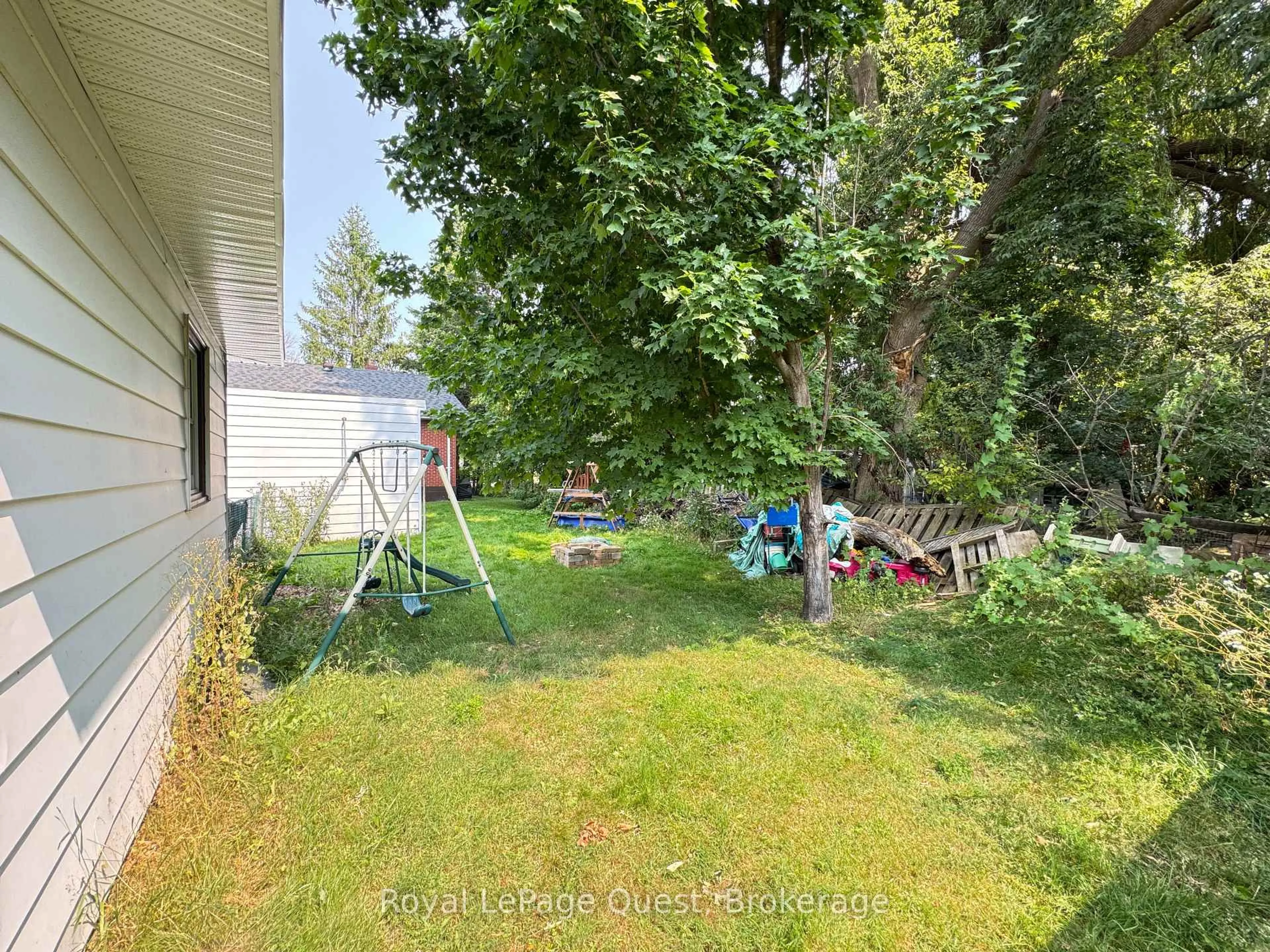 A pic from outside/outdoor area/front of a property/back of a property/a pic from drone, unknown for 231 Barnett Ave, Midland Ontario L4R 1N2