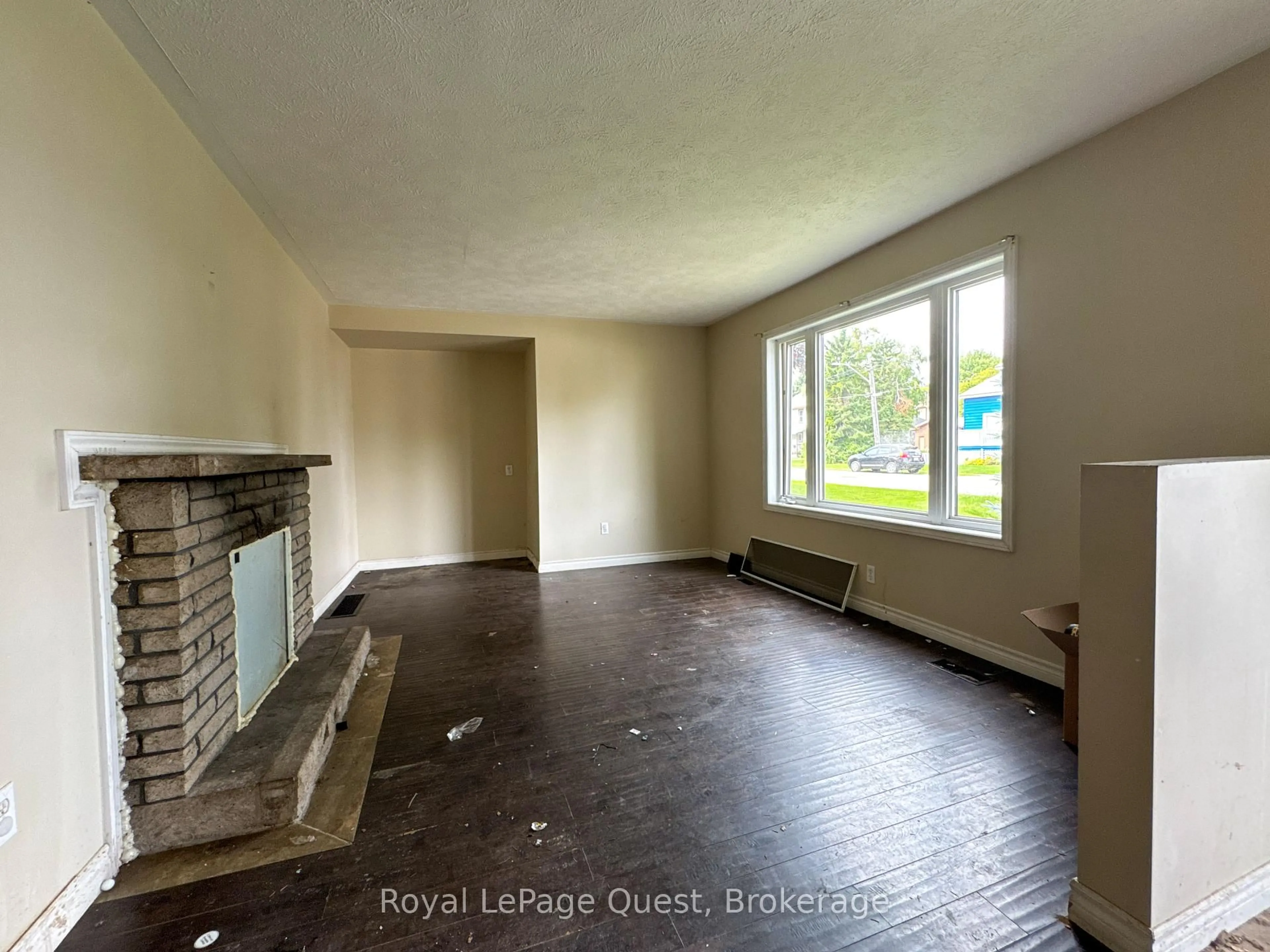 A pic of a room for 231 Barnett Ave, Midland Ontario L4R 1N2
