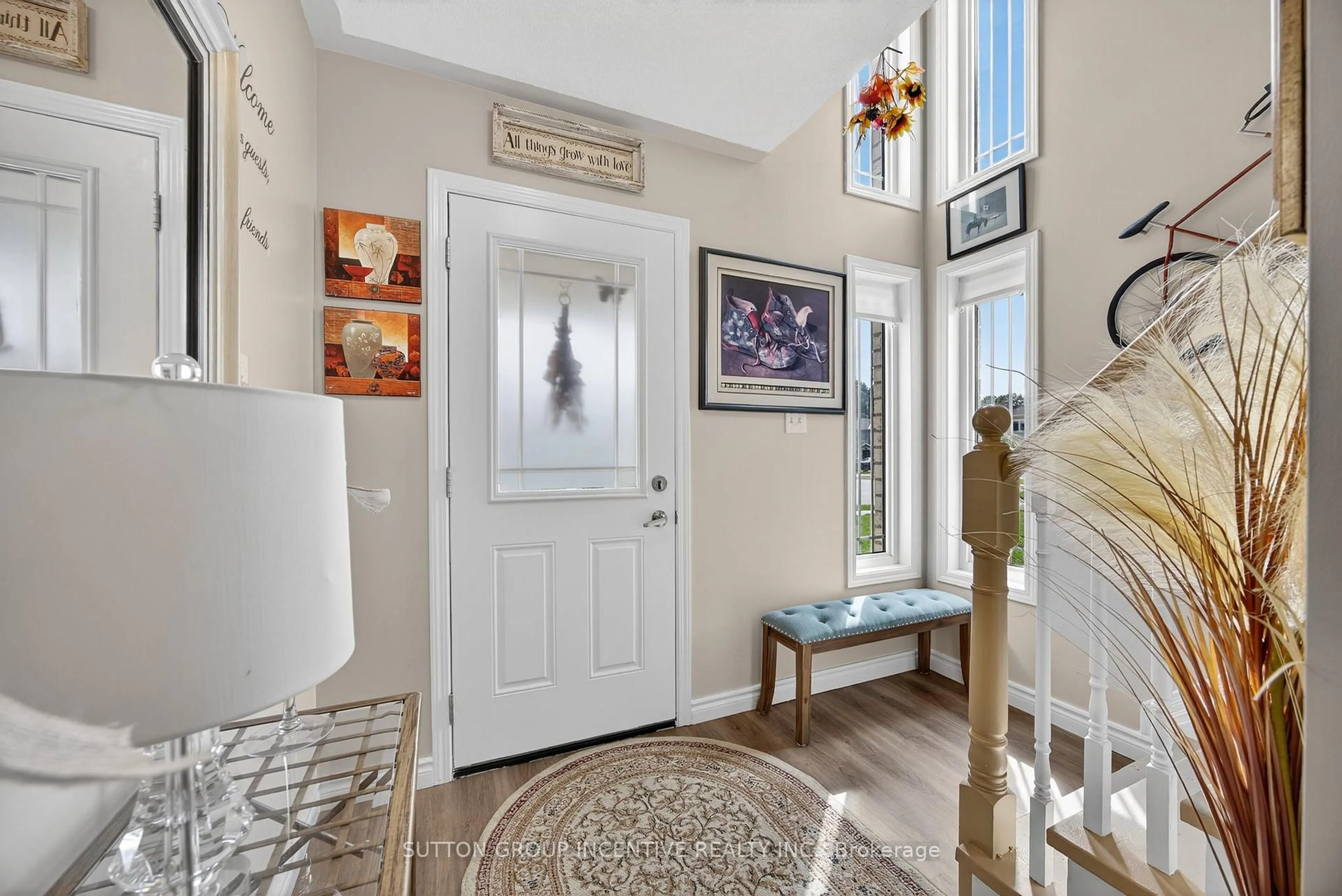 Indoor entryway for 23 Frank's Way, Barrie Ontario L4N 3J1