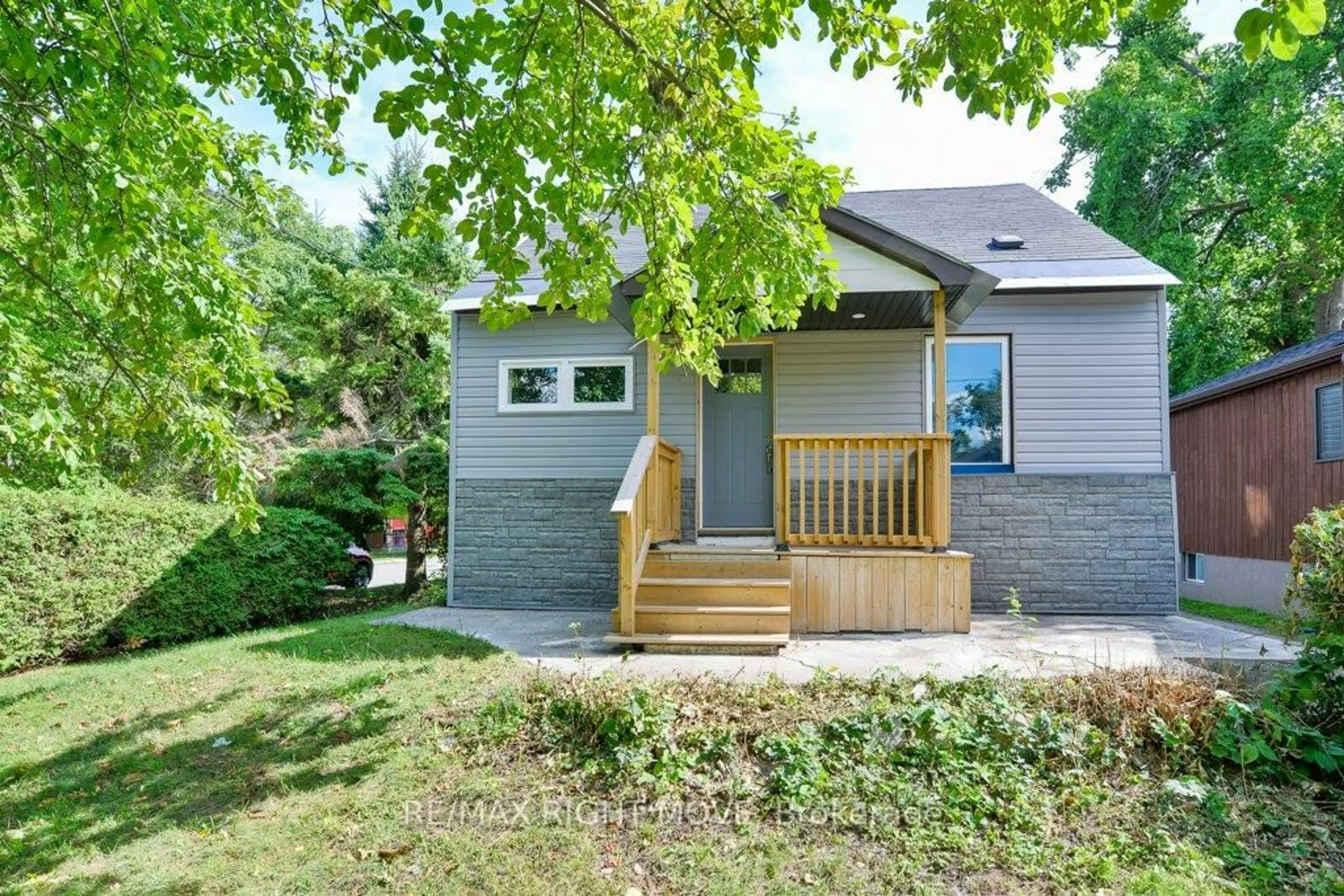 Unknown for 299 Mary St, Orillia Ontario L3V 3E9