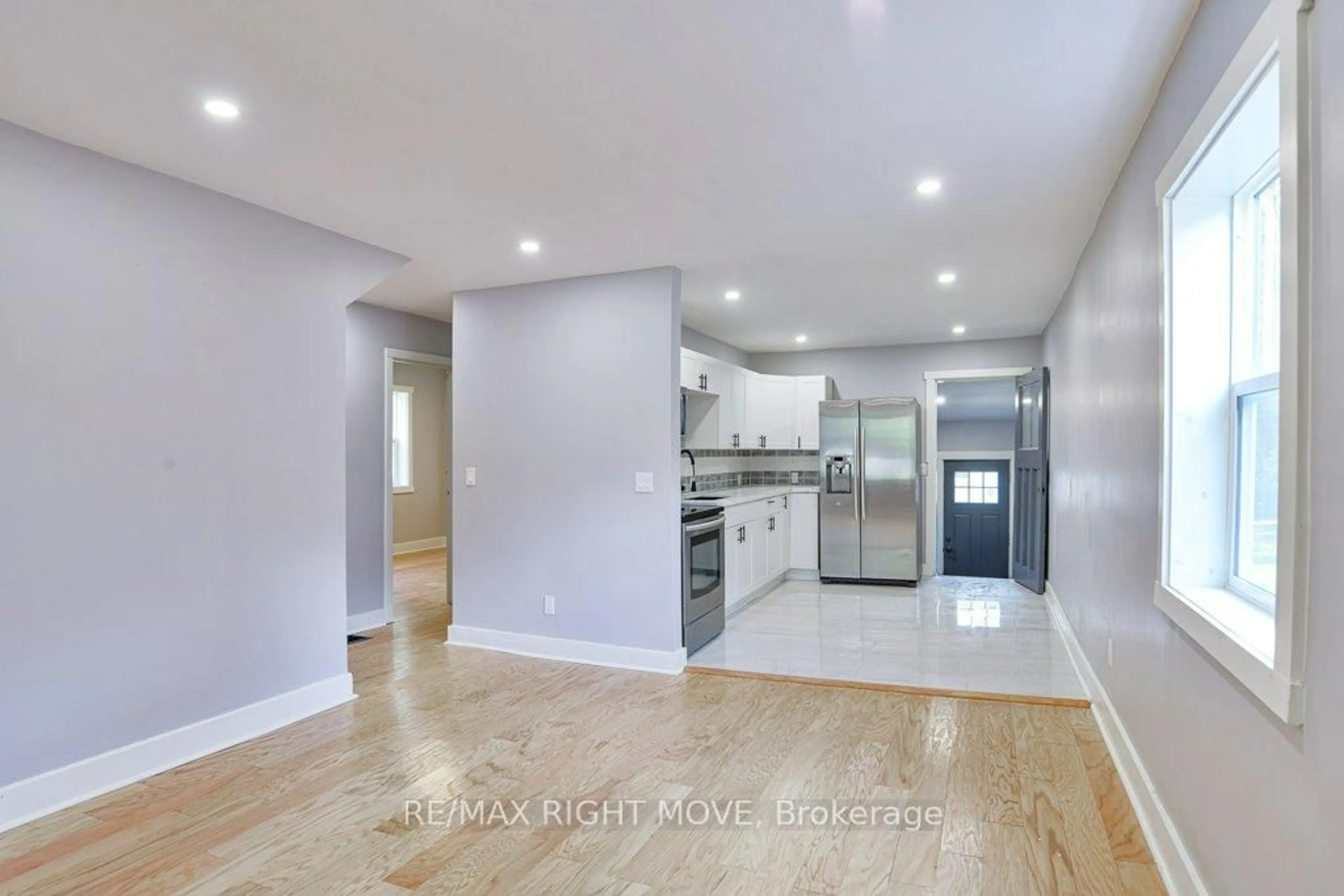 Open concept kitchen, unknown for 299 Mary St, Orillia Ontario L3V 3E9