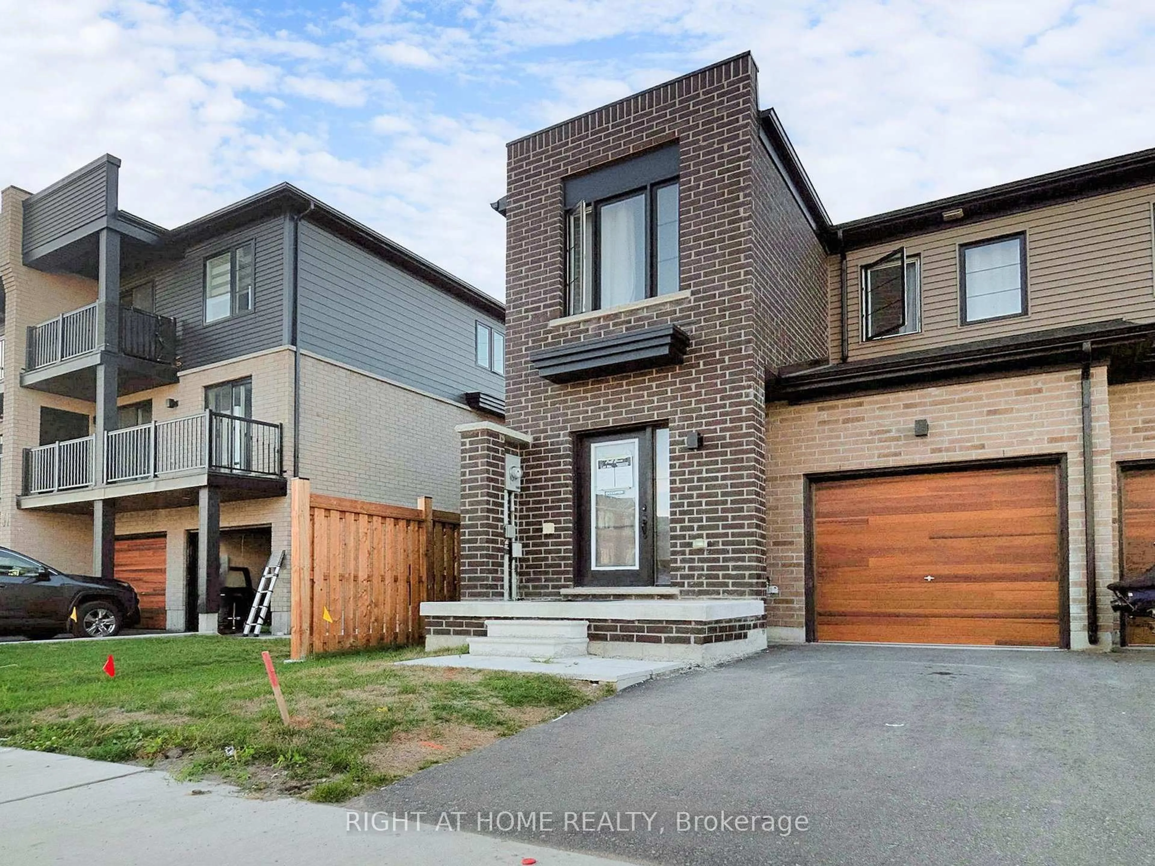 Home with brick exterior material, street for 33 Pumpkin Corner Cres, Barrie Ontario L9J 0C2