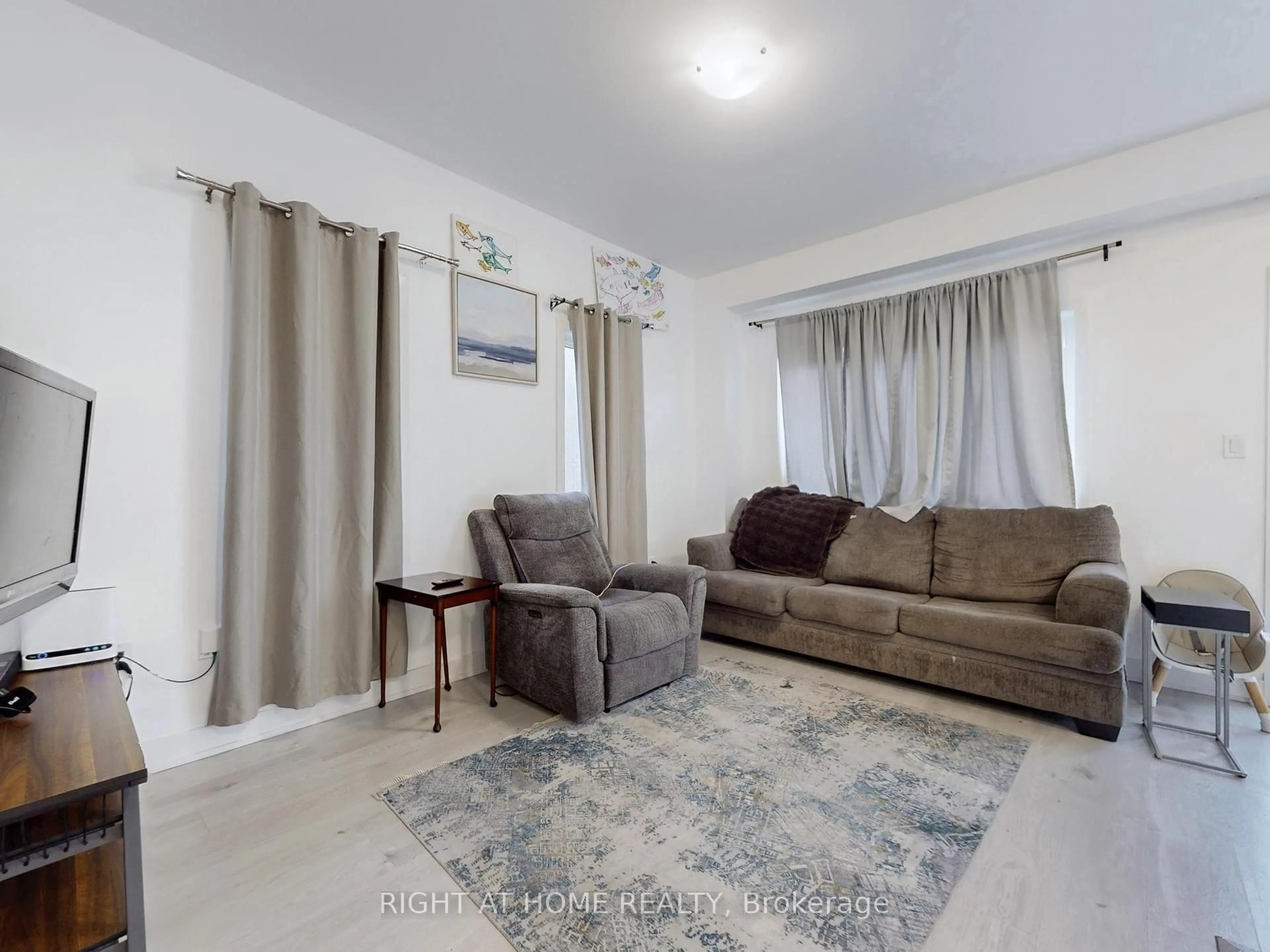 Living room with furniture, unknown for 33 Pumpkin Corner Cres, Barrie Ontario L9J 0C2
