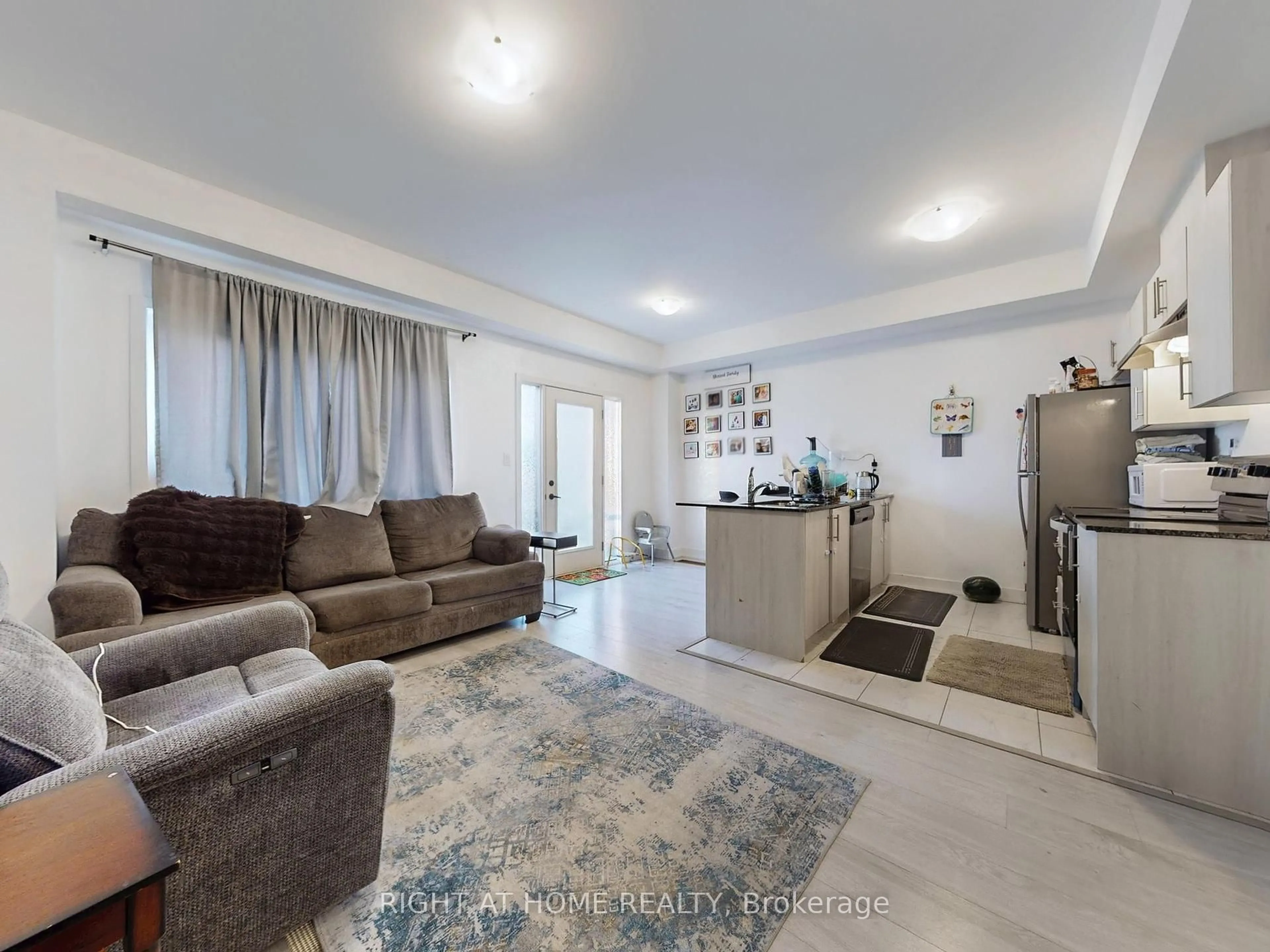 Living room with furniture, unknown for 33 Pumpkin Corner Cres, Barrie Ontario L9J 0C2