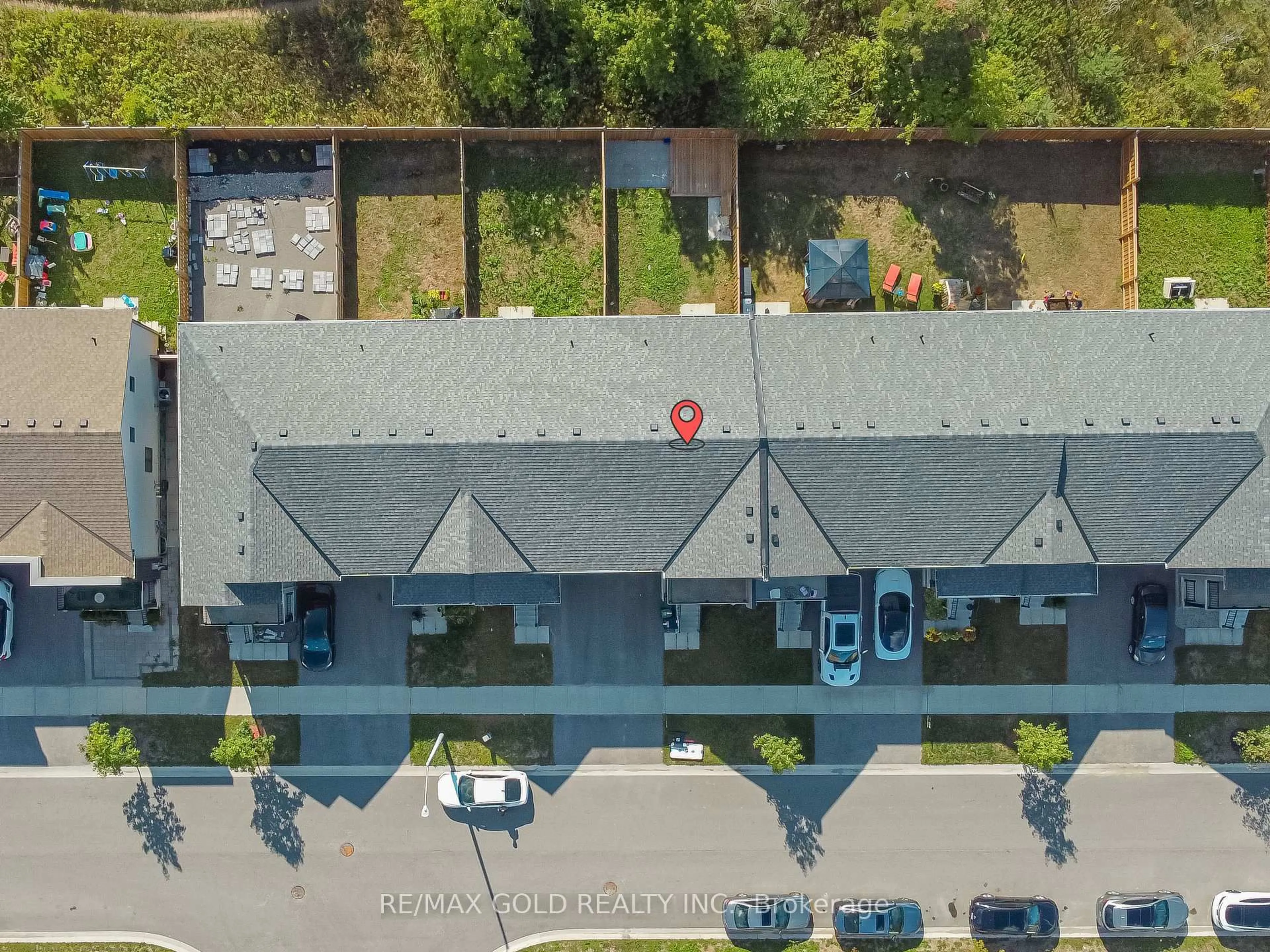 A pic from outside/outdoor area/front of a property/back of a property/a pic from drone, unknown for 72 Brown Bear St, Barrie Ontario L9J 0H8