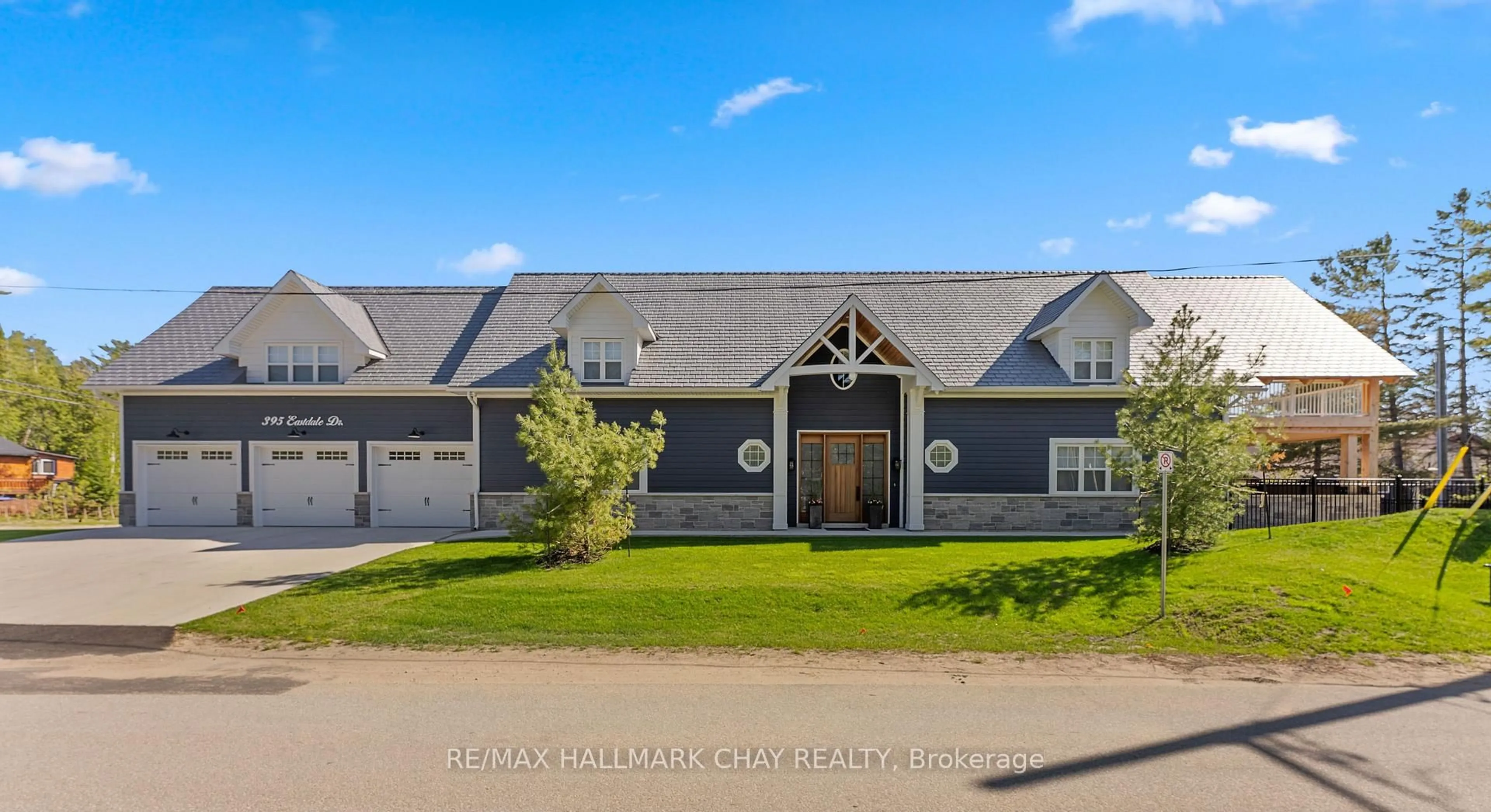 A pic from outside/outdoor area/front of a property/back of a property/a pic from drone, unknown for 395 Eastdale Dr, Wasaga Beach Ontario L9Z 2P4