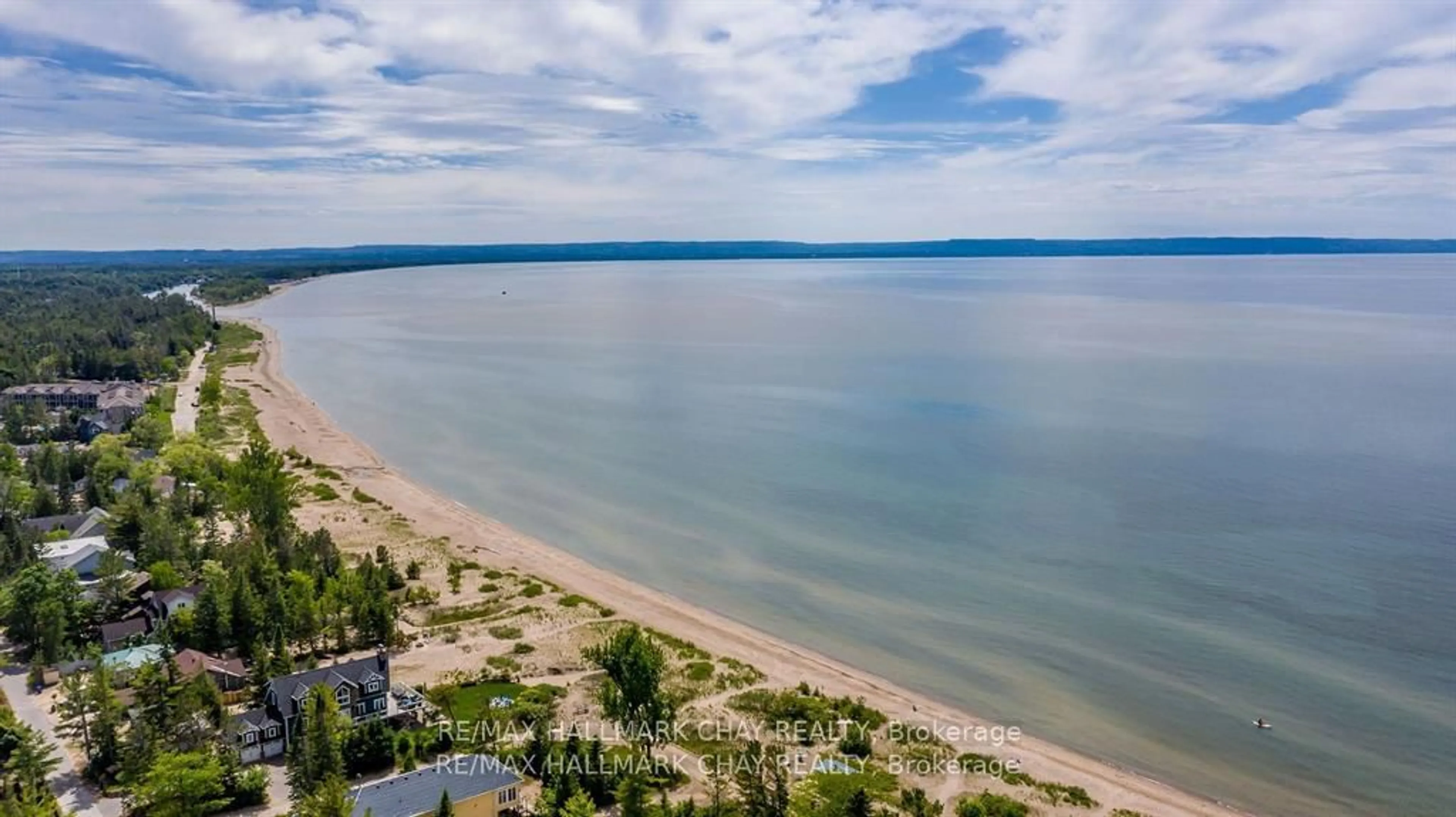 A pic from outside/outdoor area/front of a property/back of a property/a pic from drone, water/lake/river/ocean view for 395 Eastdale Dr, Wasaga Beach Ontario L9Z 2P4
