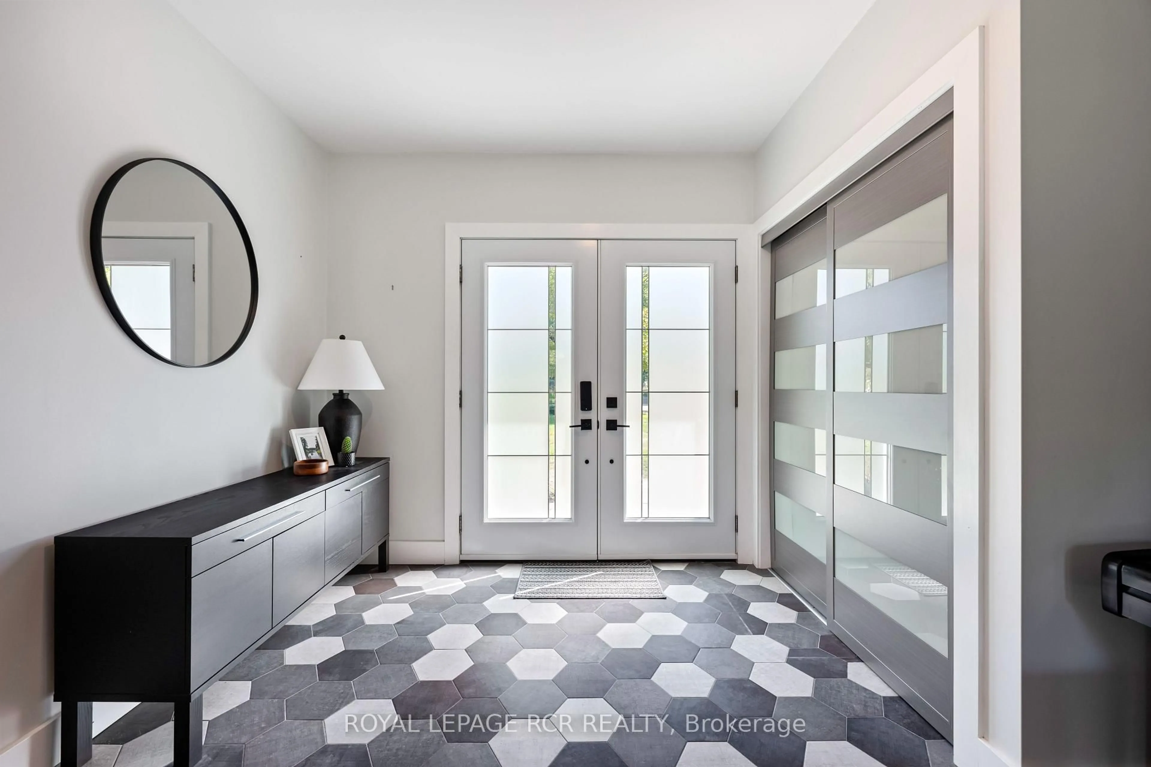 Indoor entryway for 2534 Sunnidale Rd, Springwater Ontario L0M 1T2