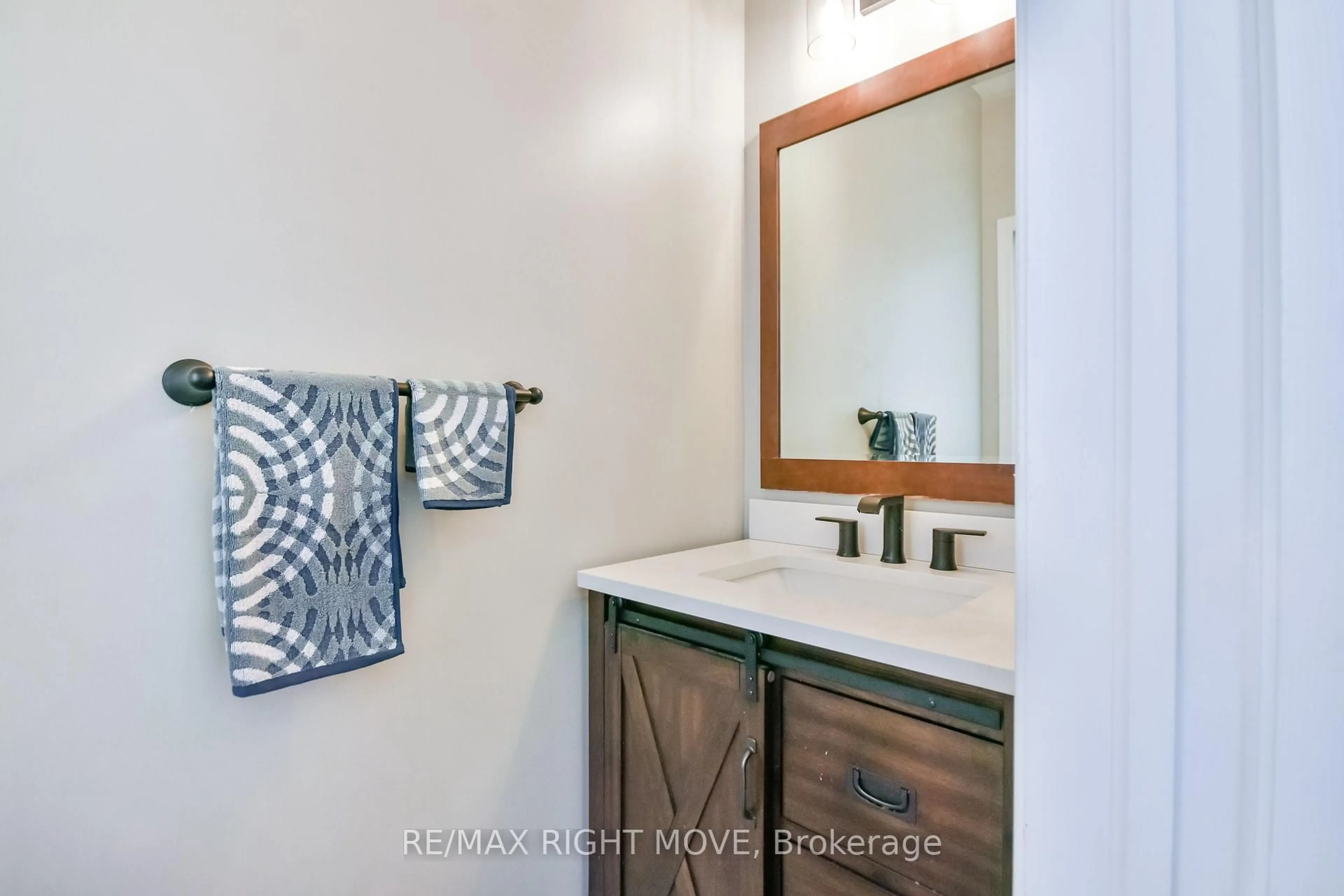 Contemporary bathroom, ceramic/tile floor for 132 The Queensway, Barrie Ontario L4M 0B4