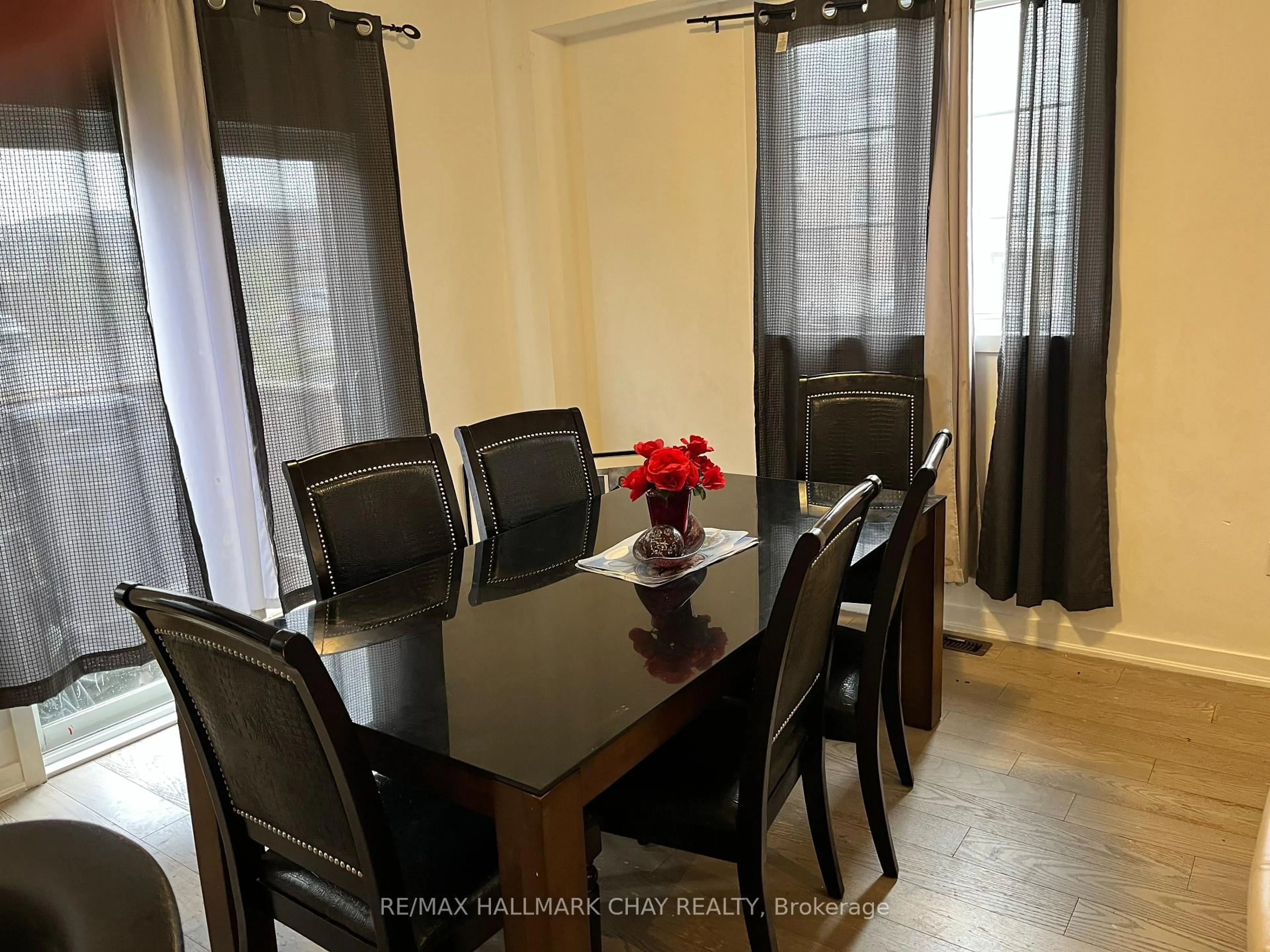 Dining room, wood/laminate floor for 1 Alaskan Hts, Barrie Ontario L9J 0B1