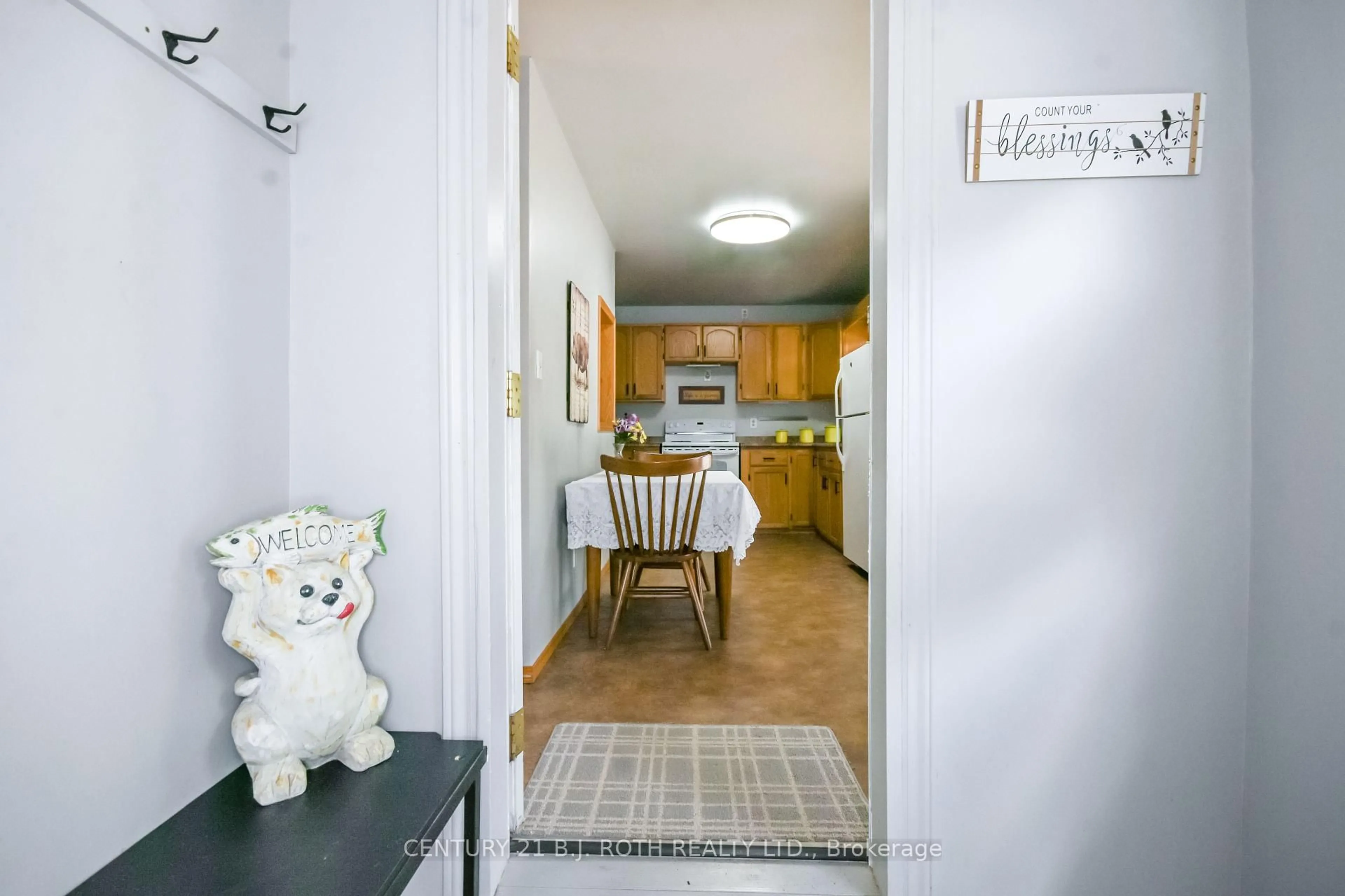 Indoor entryway for 1039 Division Rd, Severn Ontario L3V 0X5