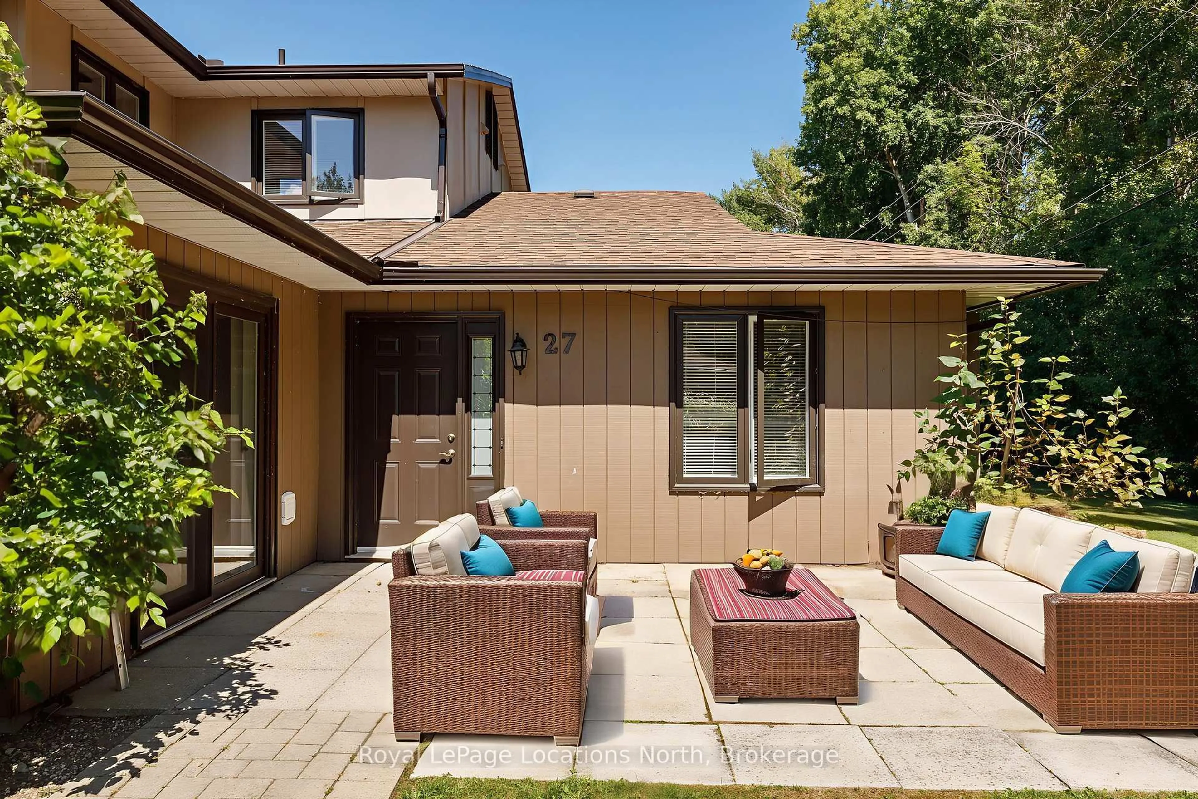 Patio, street for 27 Trafalgar Rd, Collingwood Ontario L9Y 5G4