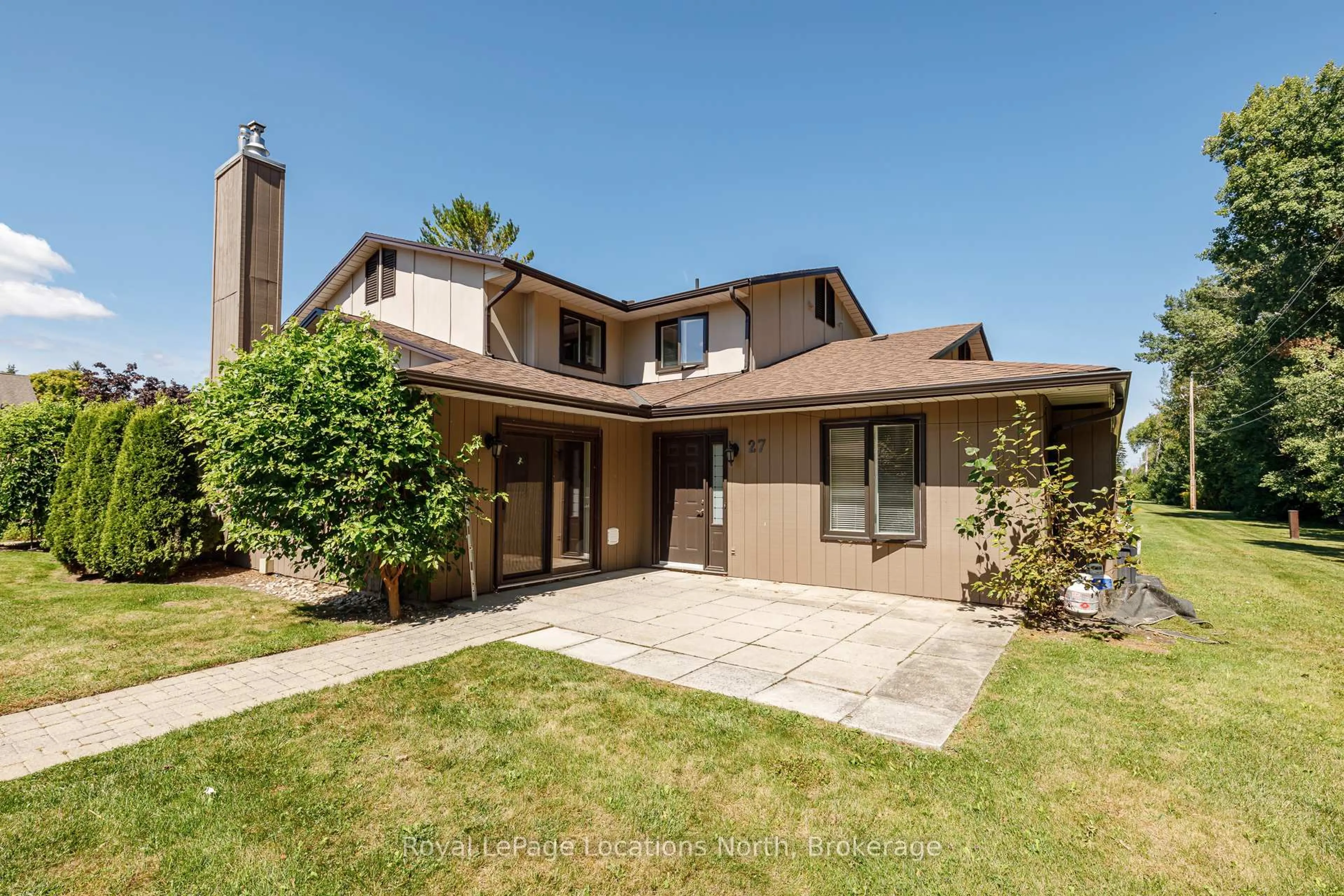 Home with brick exterior material, unknown for 27 Trafalgar Rd, Collingwood Ontario L9Y 5G4