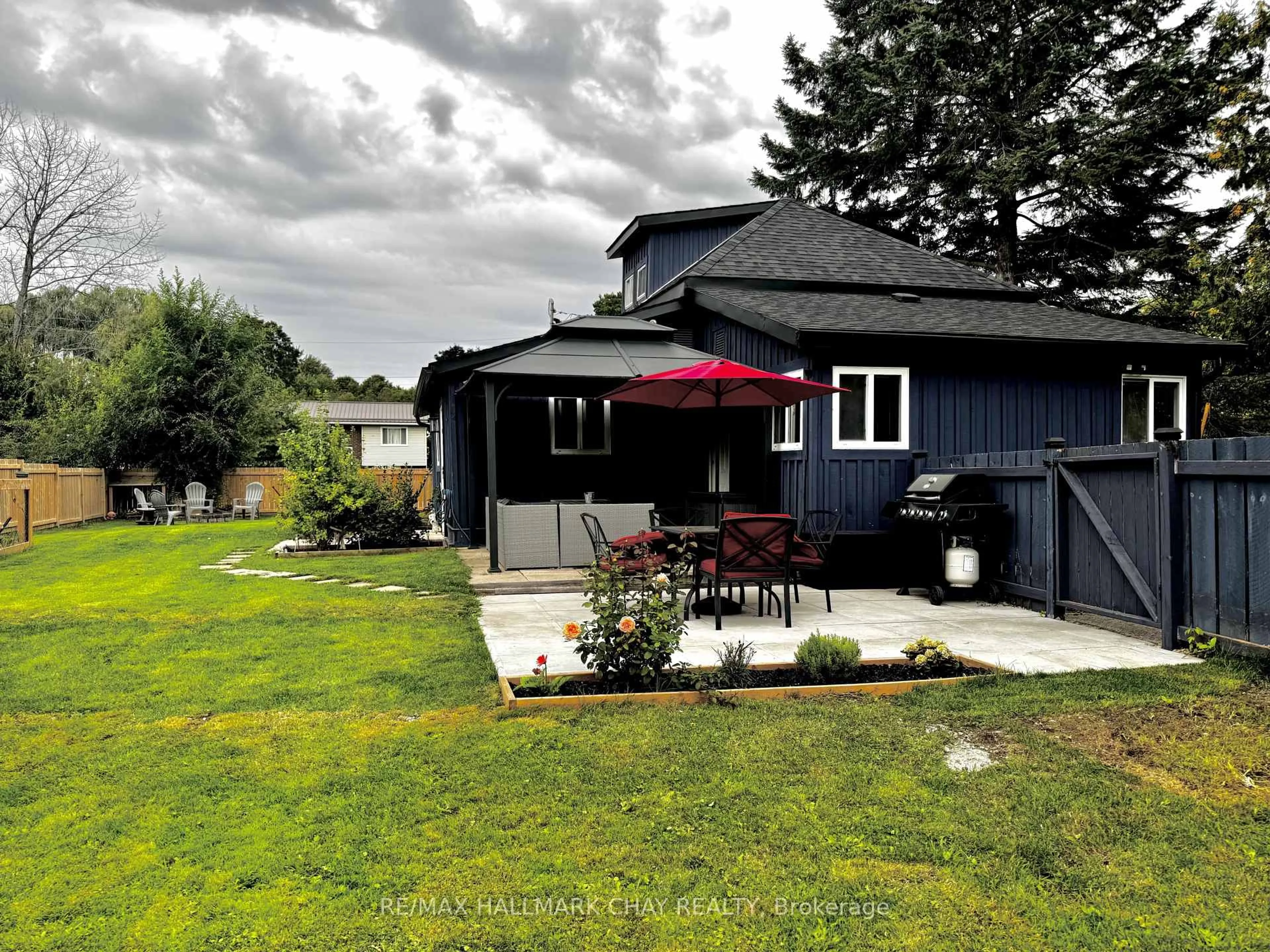 A pic from outside/outdoor area/front of a property/back of a property/a pic from drone, street for 479 Margaret St, Tay Ontario L0K 1R0