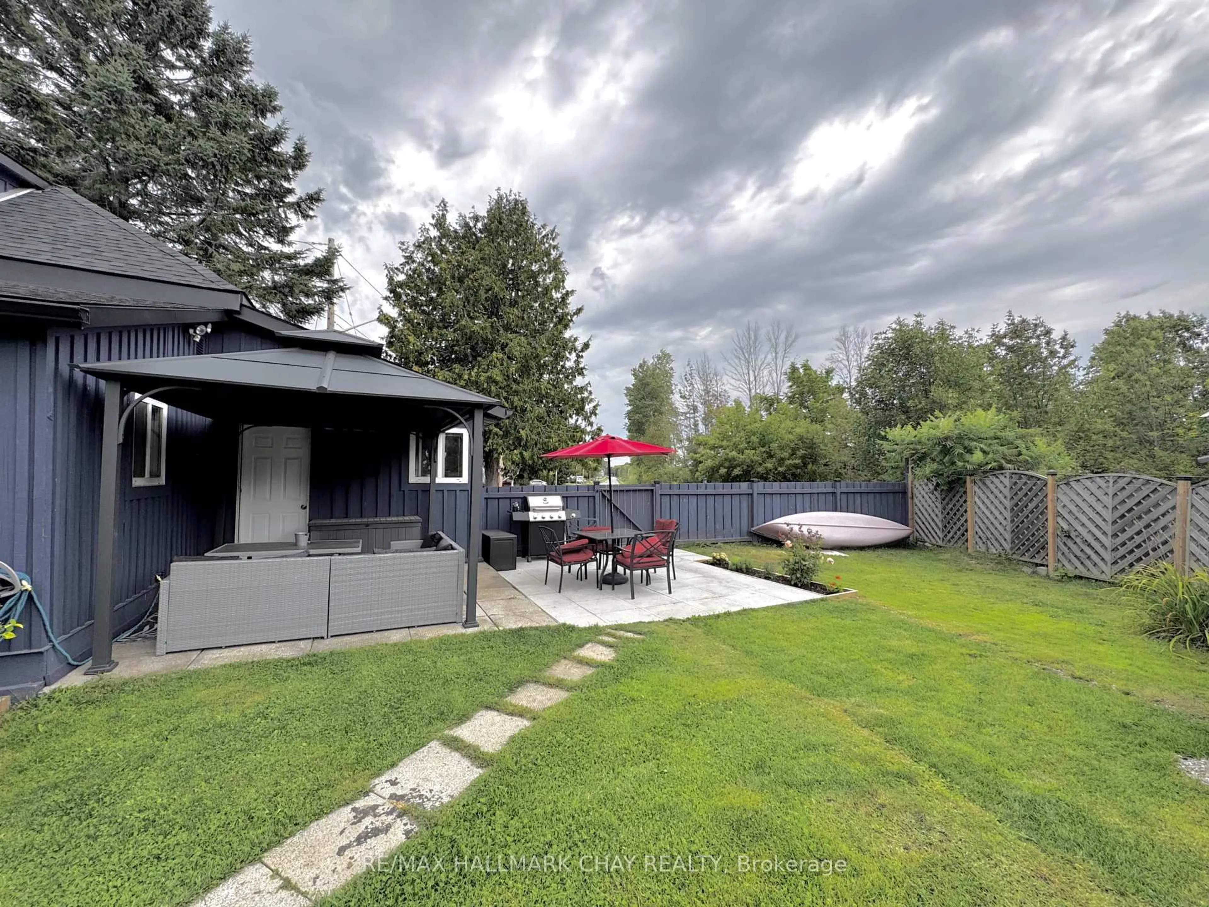 A pic from outside/outdoor area/front of a property/back of a property/a pic from drone, unknown for 479 Margaret St, Tay Ontario L0K 1R0