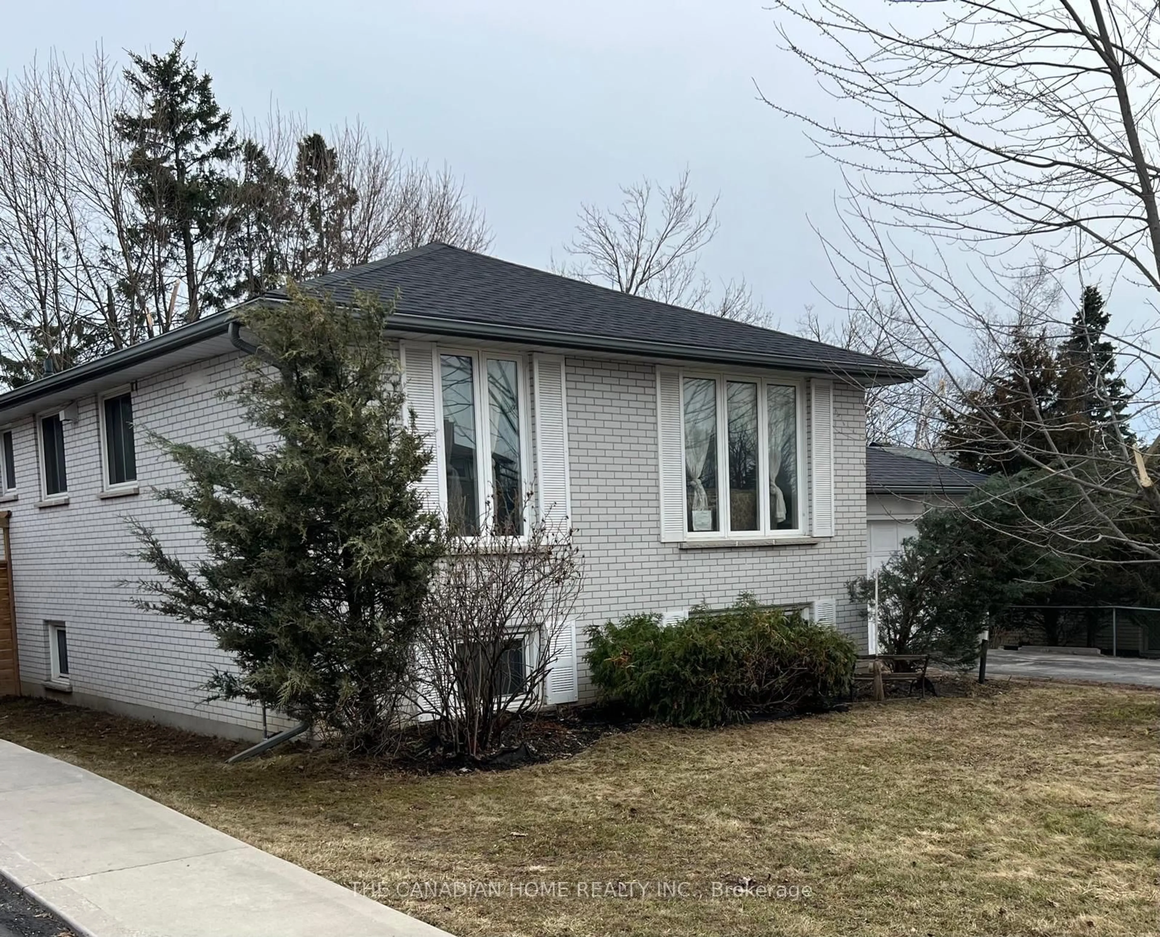 Home with vinyl exterior material, street for 223 Rose St, Barrie Ontario L4M 2V3