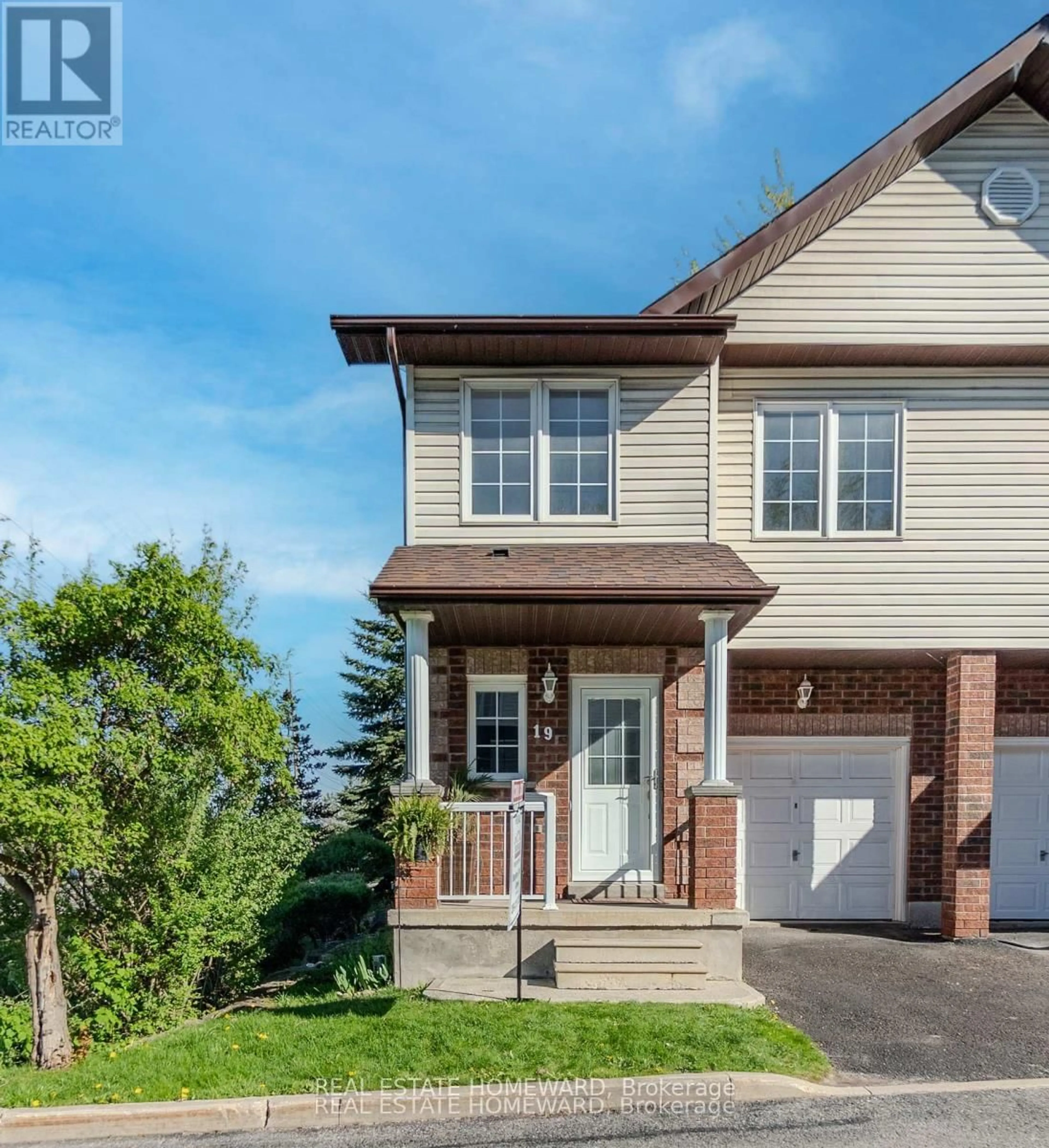 Home with vinyl exterior material, street for 488 Yonge St #19, Barrie Ontario L4N 4E2