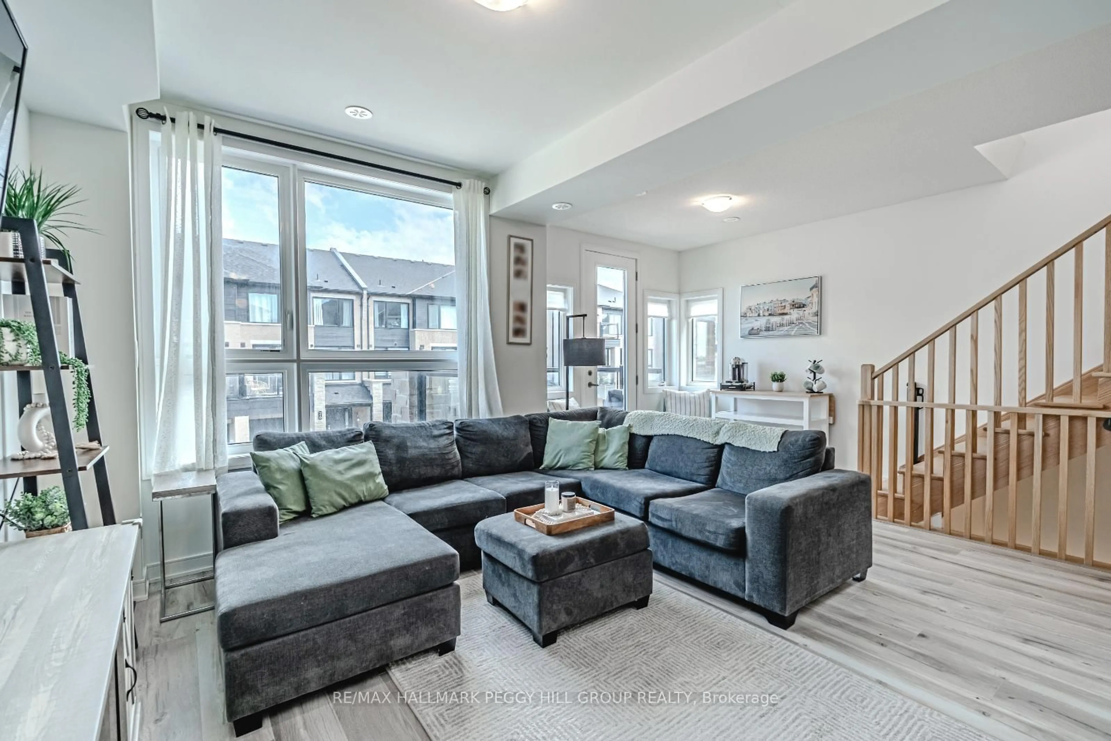 Living room with furniture, unknown for 25 Red Maple Lane, Barrie Ontario L9J 0N4