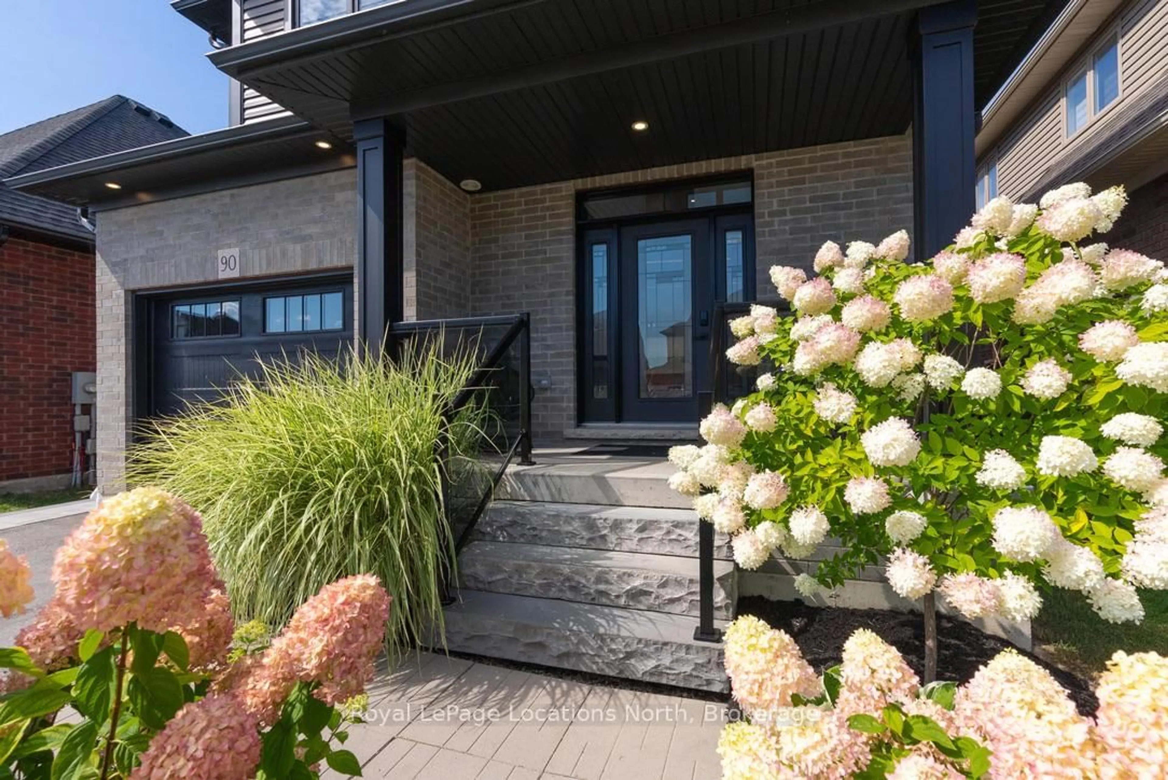 Indoor entryway for 90 McLean Ave, Collingwood Ontario L9Y 4B6
