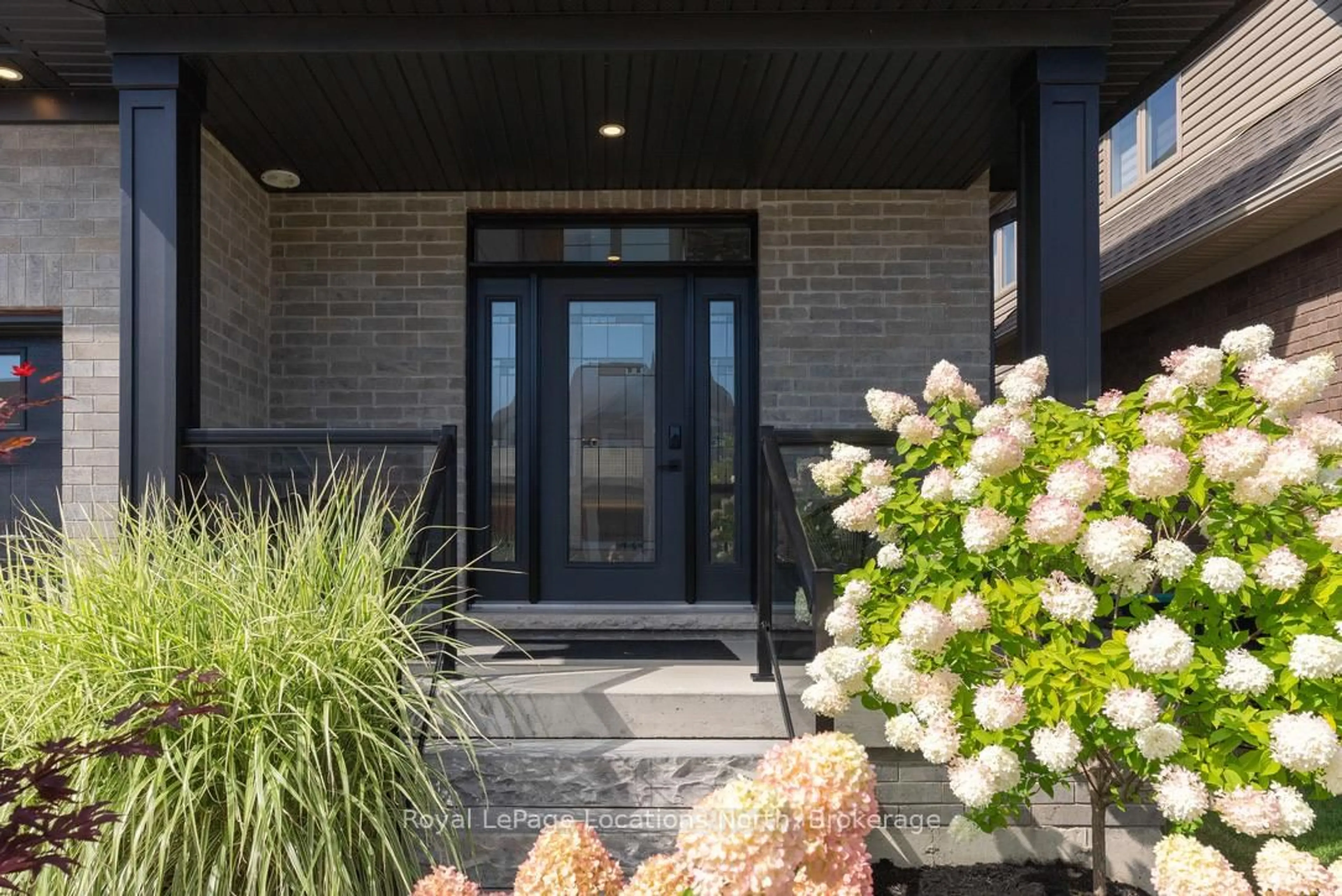 Indoor entryway for 90 McLean Ave, Collingwood Ontario L9Y 4B6