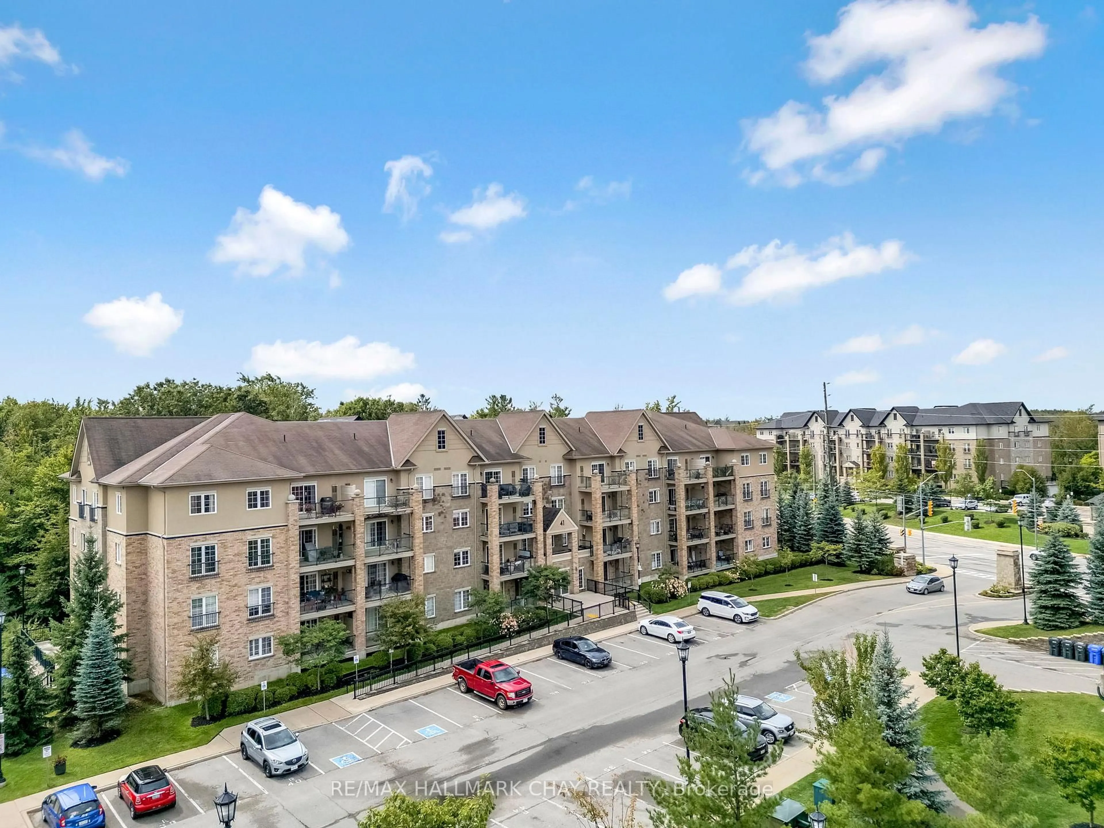 A pic from outside/outdoor area/front of a property/back of a property/a pic from drone, city buildings view from balcony for 41 Ferndale Dr #110, Barrie Ontario L4N 5T6