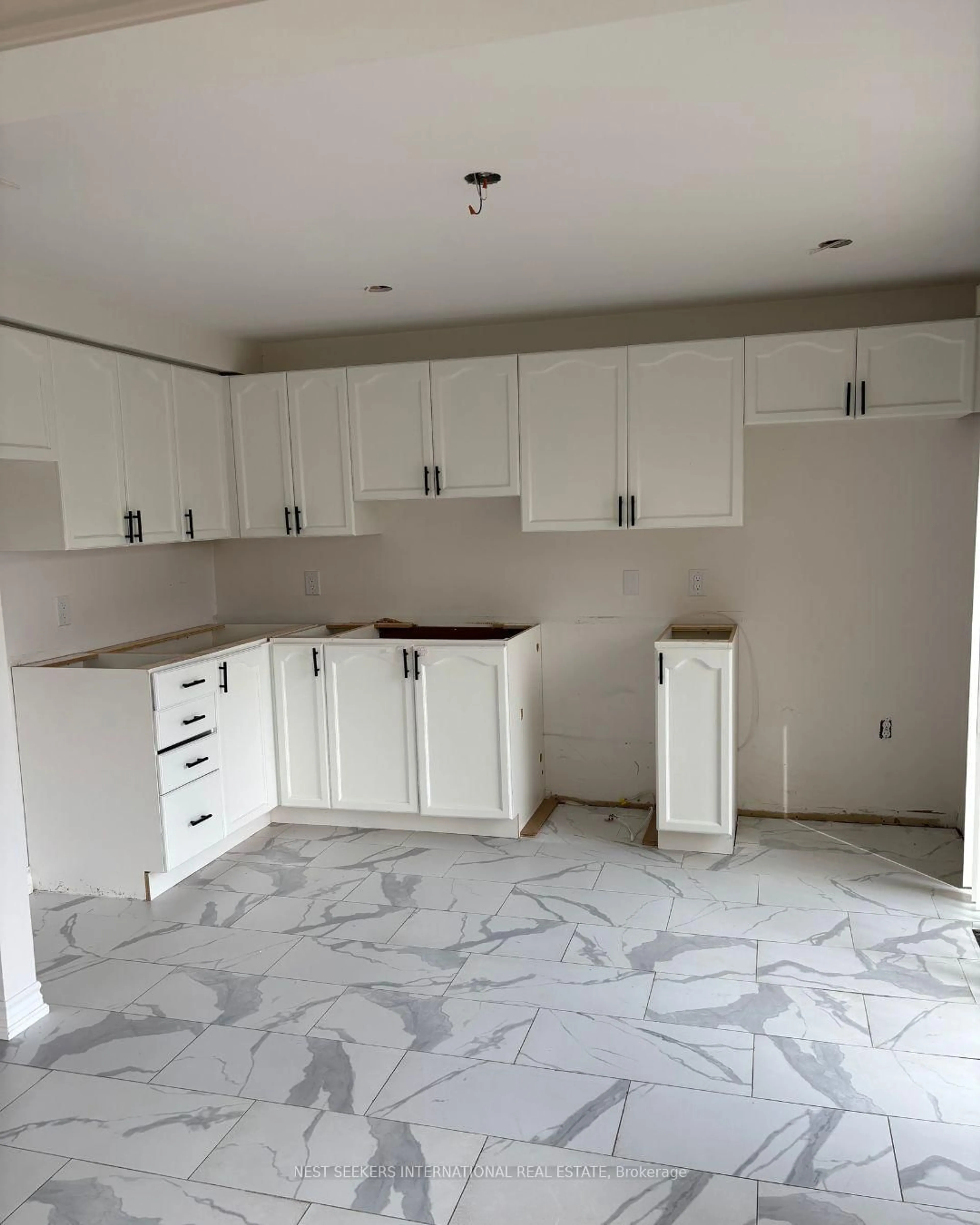 Open concept kitchen, ceramic/tile floor for 78 Clute Cres, Barrie Ontario L4N 8S6